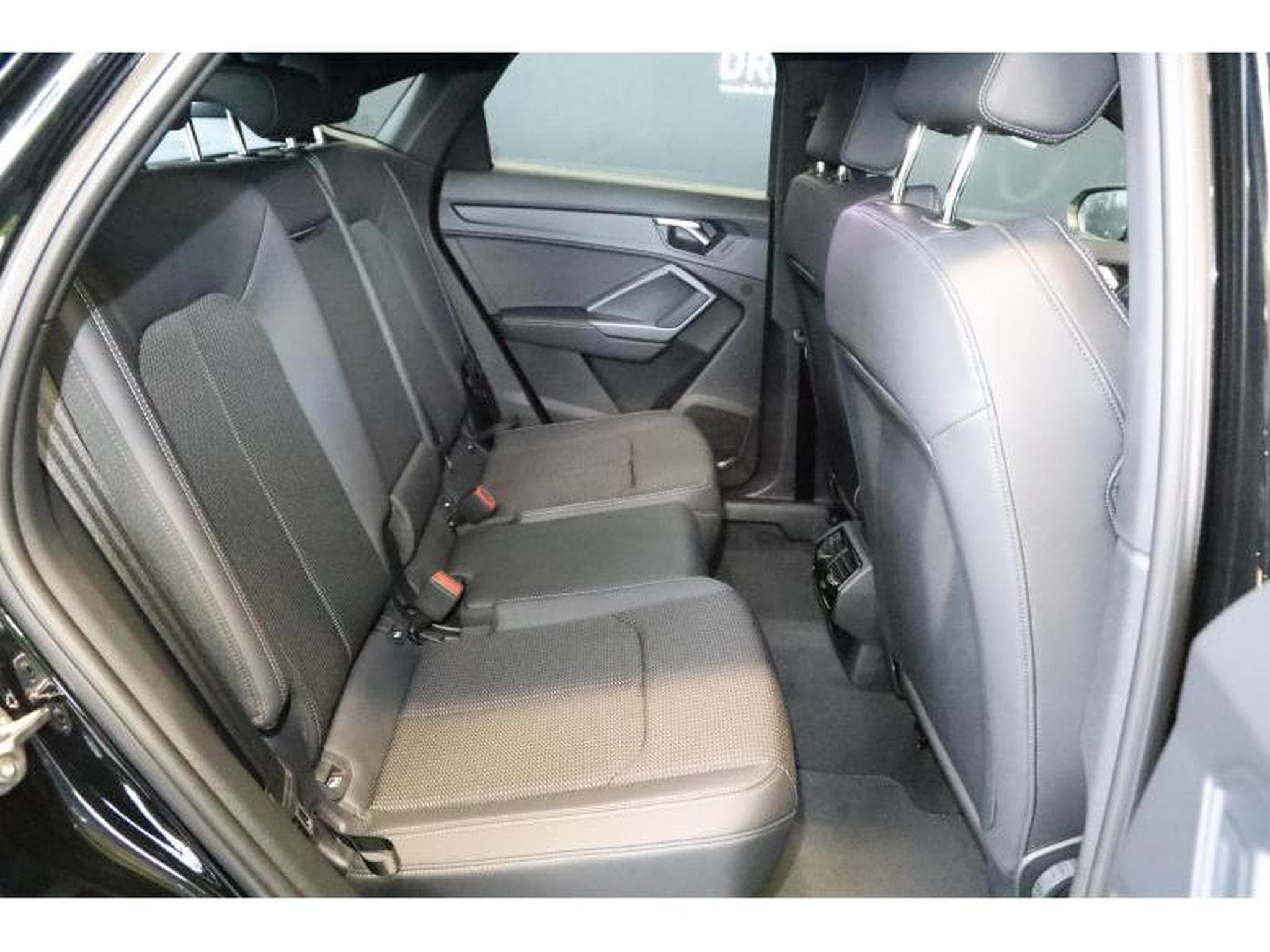 Audi Q3 Sportback S line (2024) - Photo 12