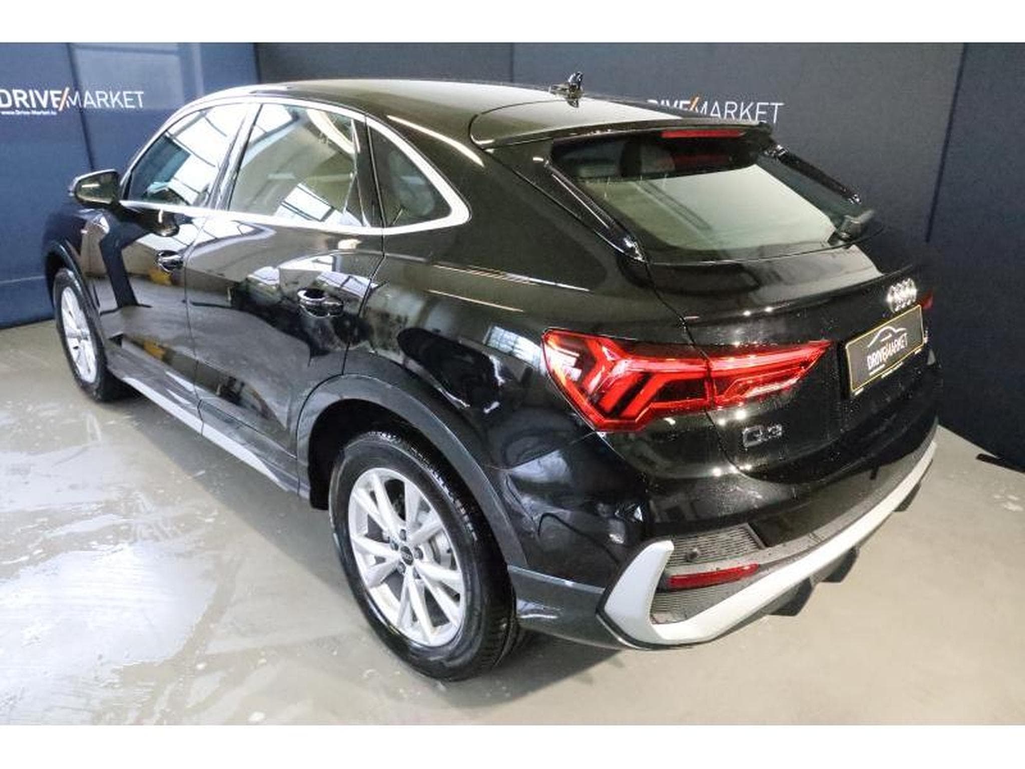 Audi Q3 Sportback S line (2024) - Photo 3