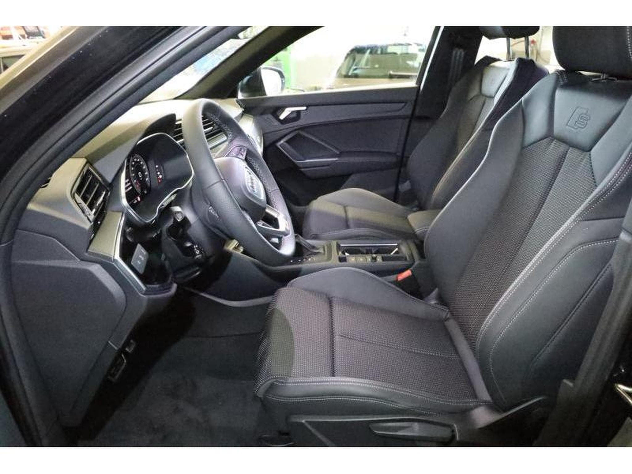 Audi Q3 Sportback S line (2024) - Photo 4