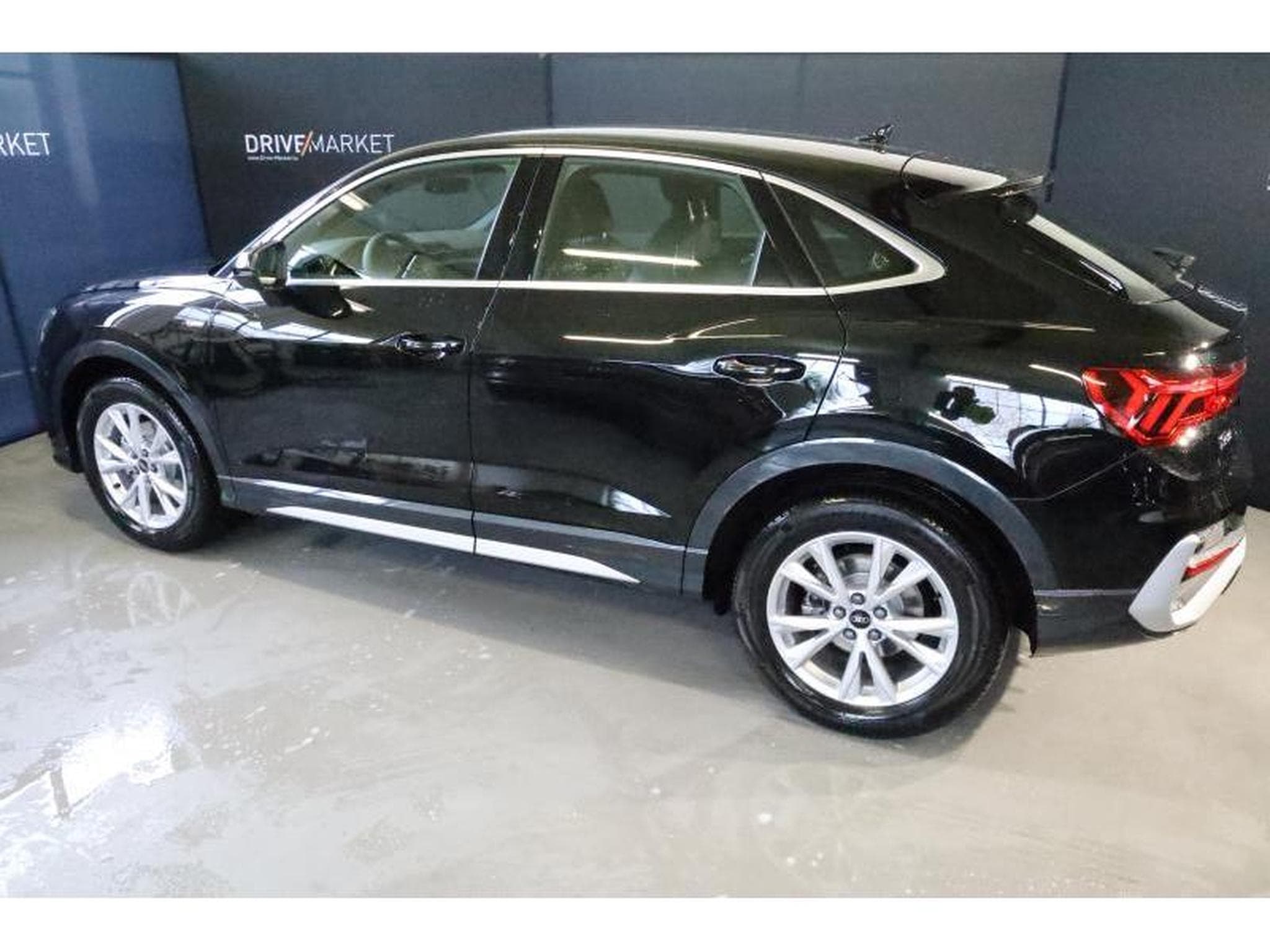 Audi Q3 Sportback S line (2024) - Photo 8