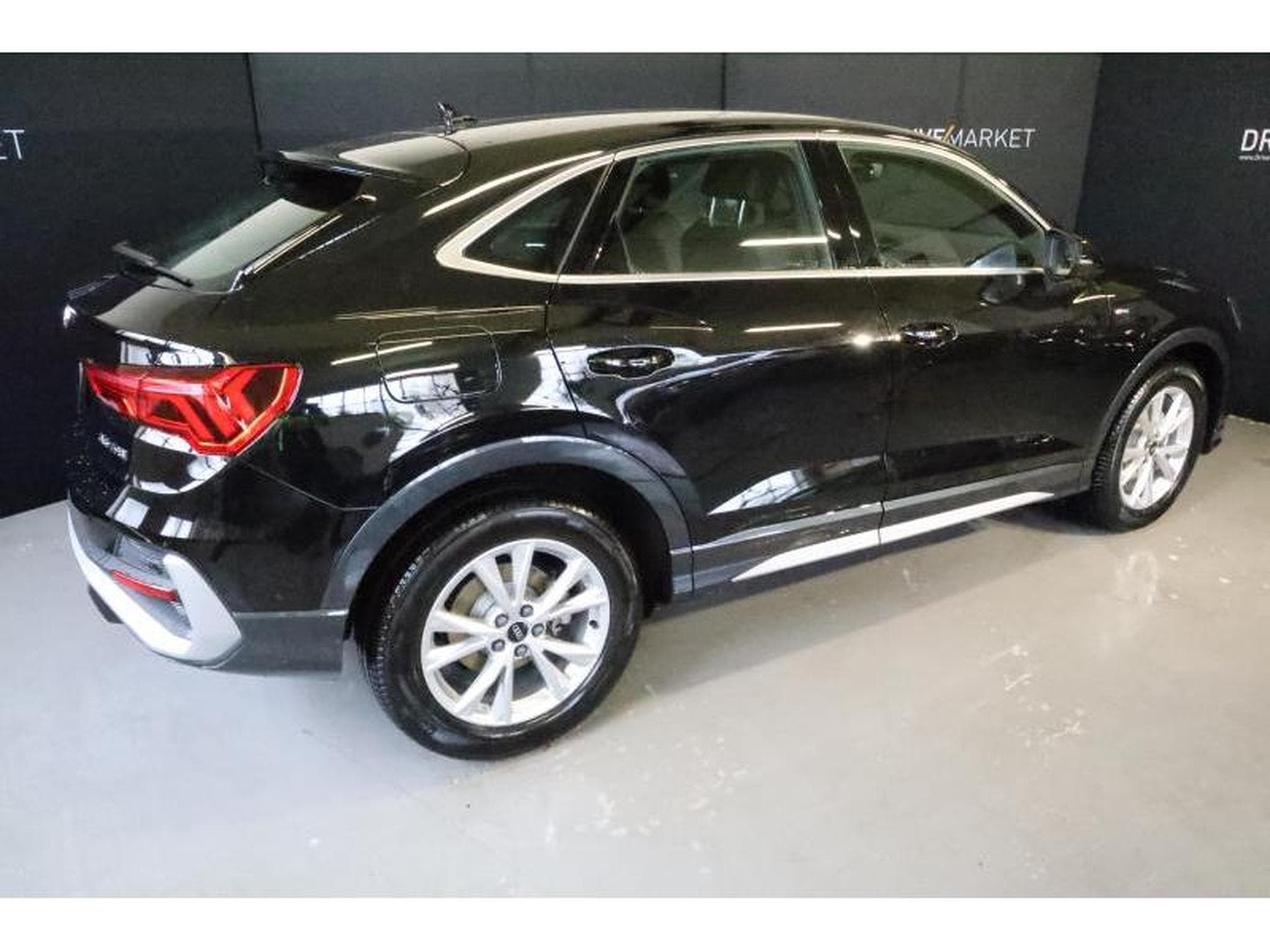 Audi Q3 Sportback S line (2024) - Photo 9