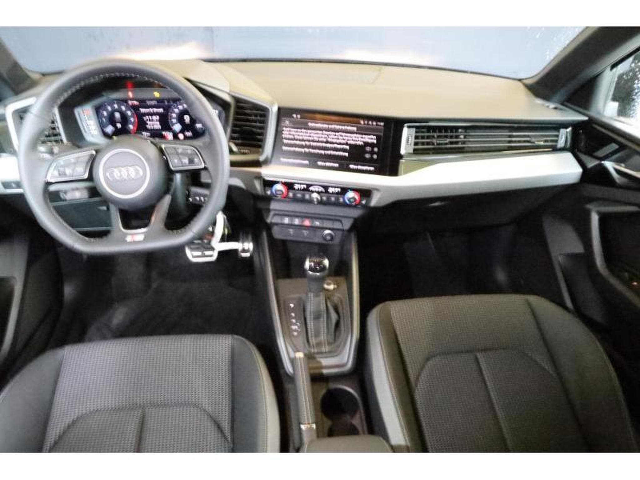 Audi A1 Advanced (2025) - Photo 2