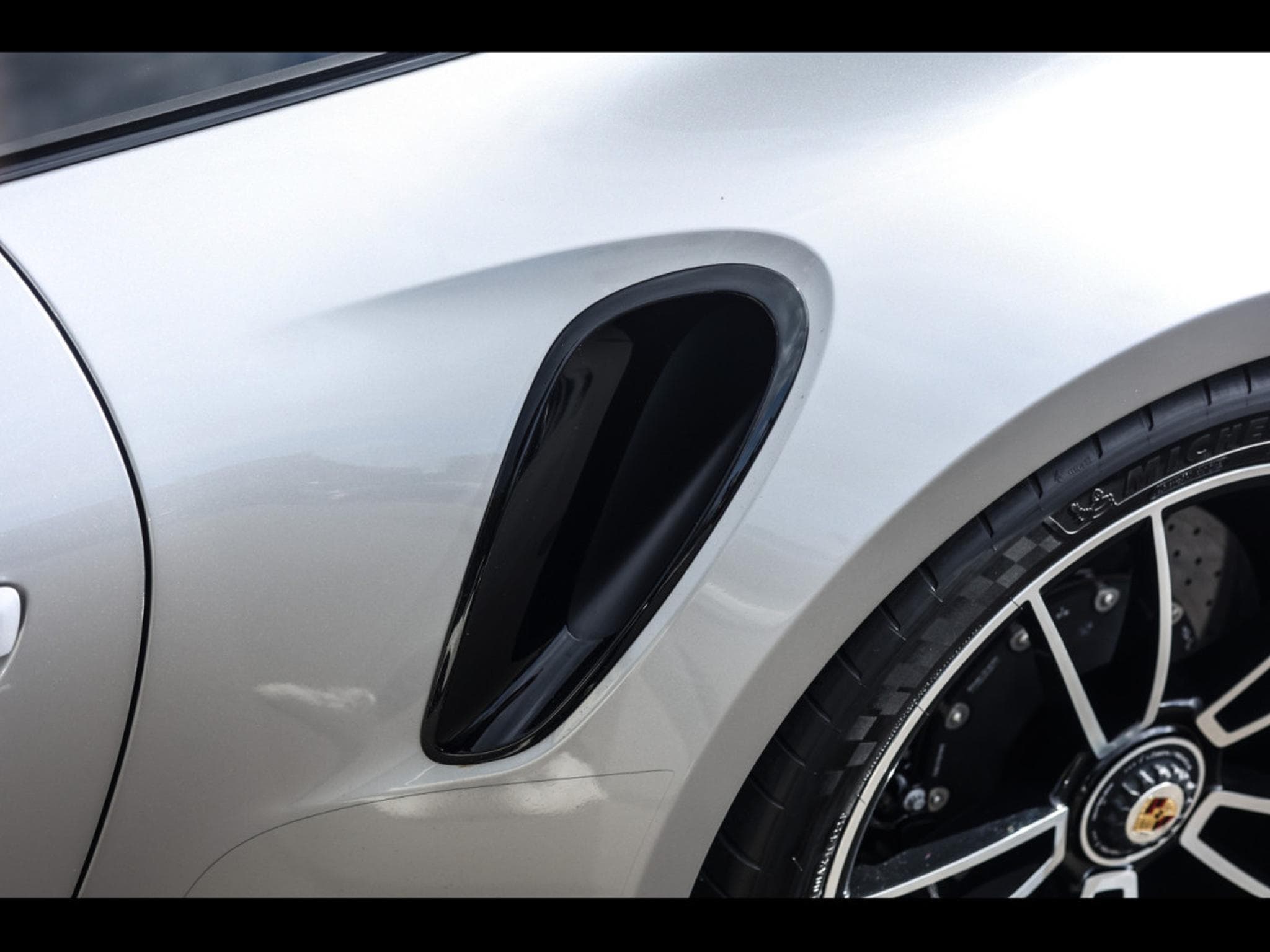 Porsche 911 .1 911 TURBO S COUPE PDK – GT-SILVER – IMMAT FR. - PORSCHE A (2020) - Photo 19