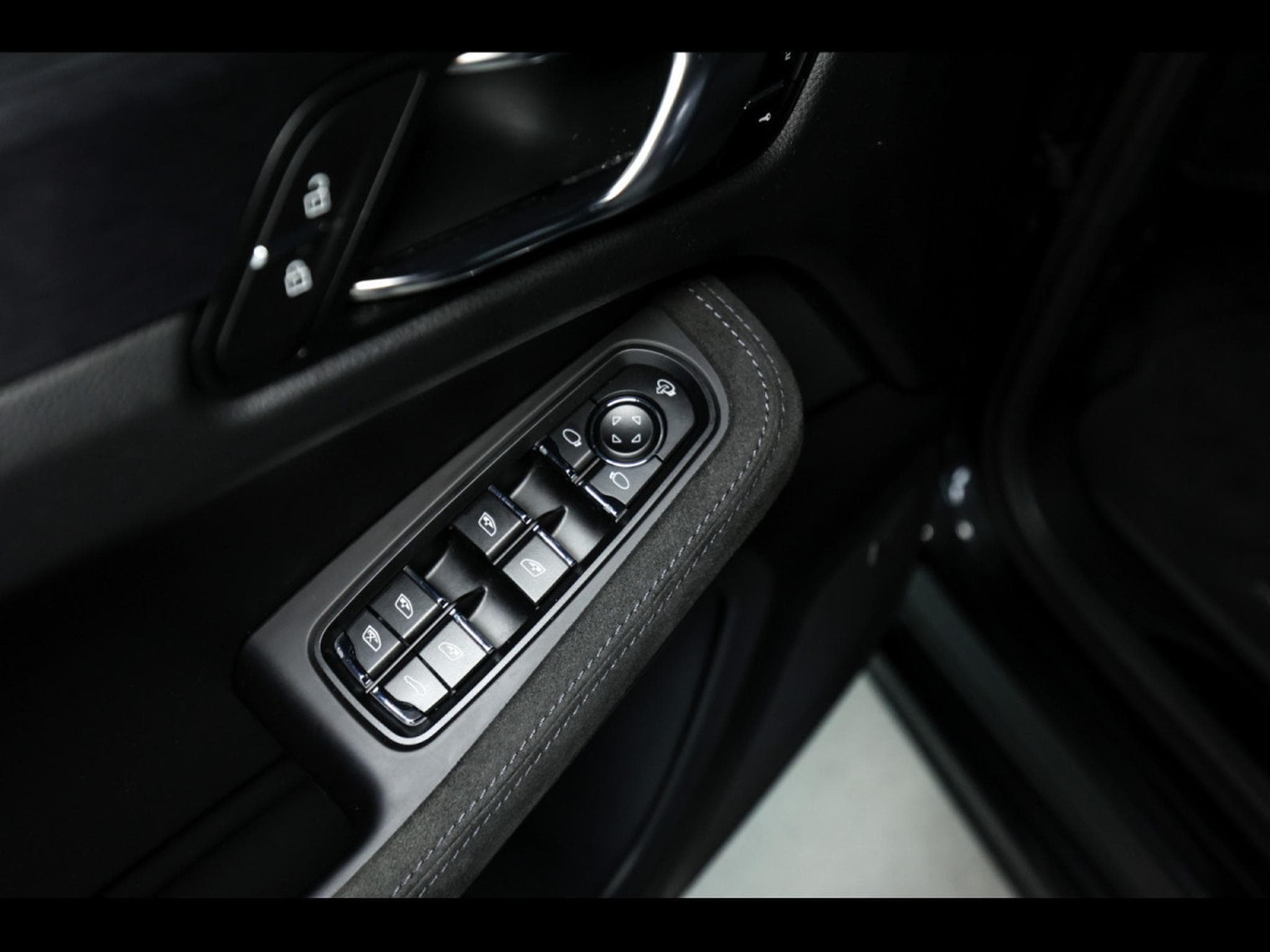 Porsche Macan III GTS PDK – VOLCANO GREY (2021) - Photo 23