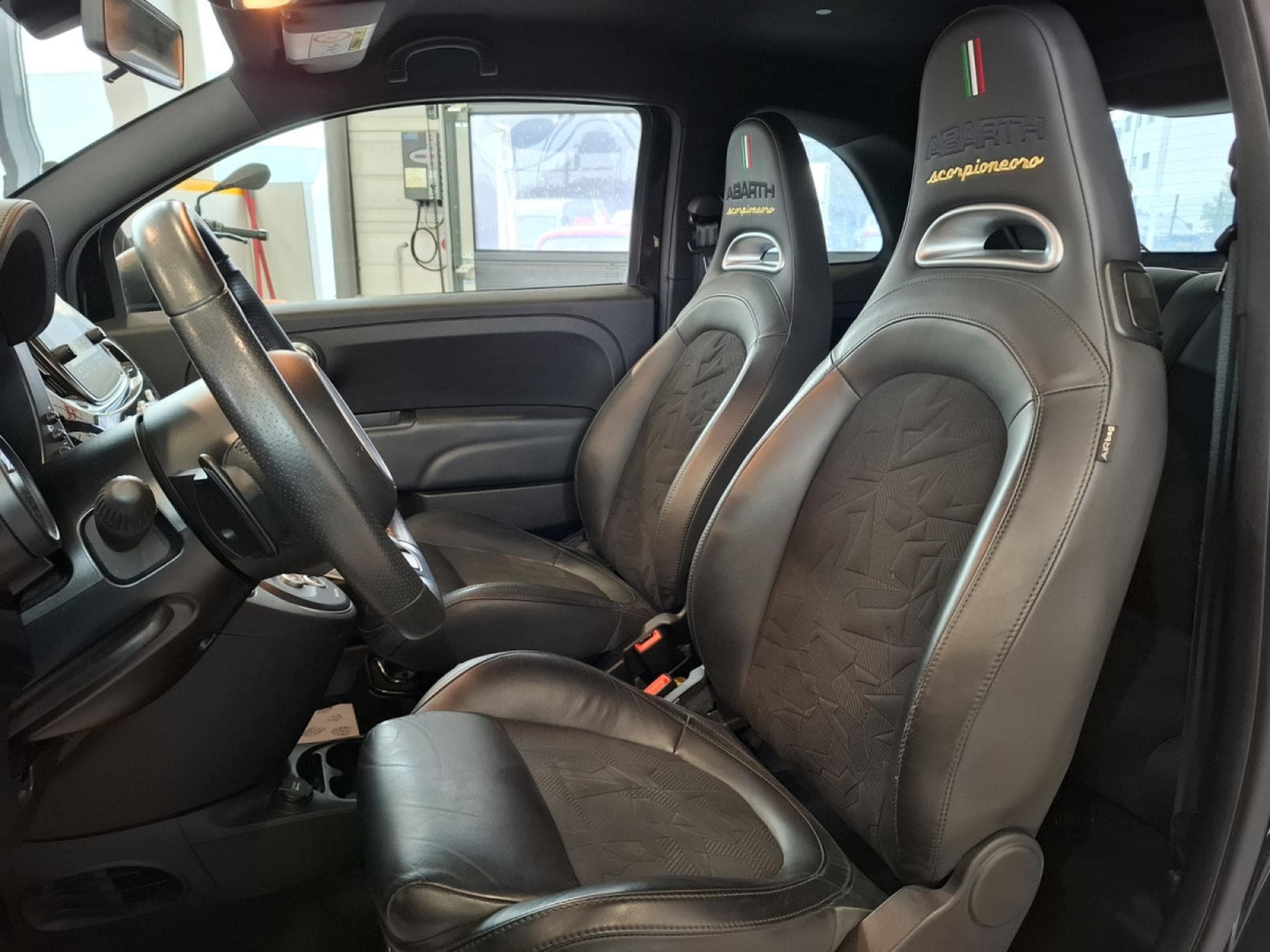 Abarth 595 1.4 T-JET 165 SCORPIONEORO 1 OF 2000 BEATS CUIR NAVI 1 HAND (2020) - Foto 7