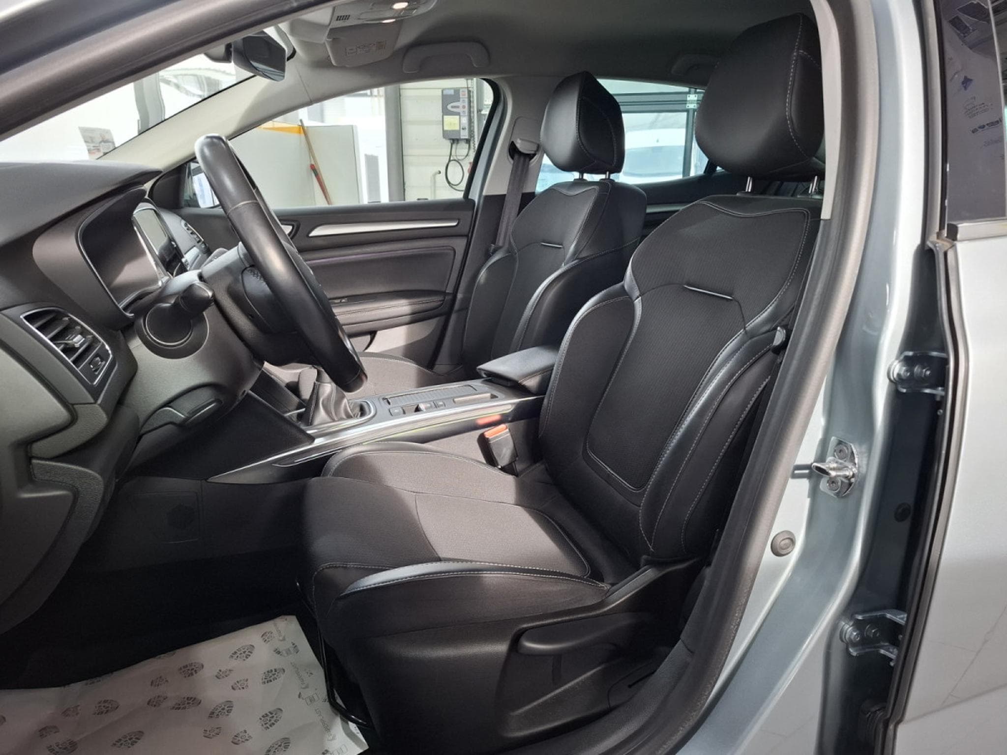 Renault Megane Intens dCi 115, CUIR, NAVI, CAMERA, LED, COCKPIT, HEAD-UP-DI (2021) - Foto 5