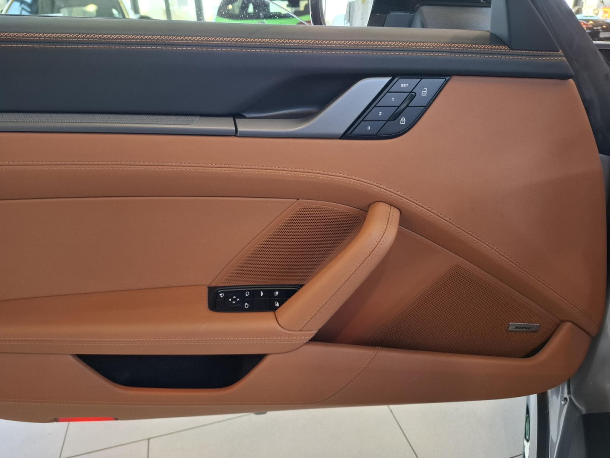 Porsche 911 FACELIFT CARRERA CABRIO PACK CHRONO BOSE CUIR NAVI 1 HAND 36 (2025) - Foto 16