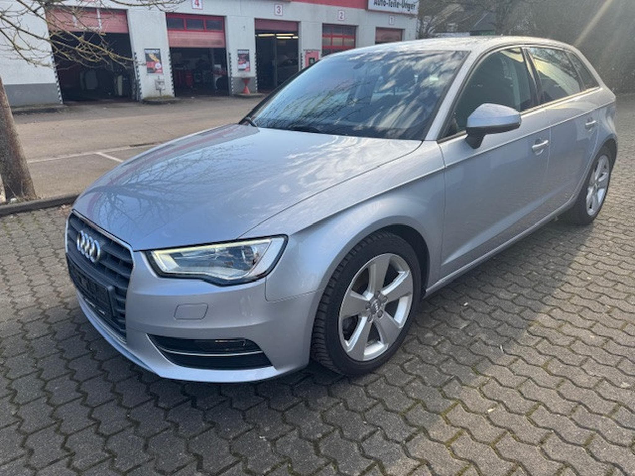 Audi A3 AUDI A3 NAVI XENON MFL TEMPOMAT BII XENON (2015) - Photo 1