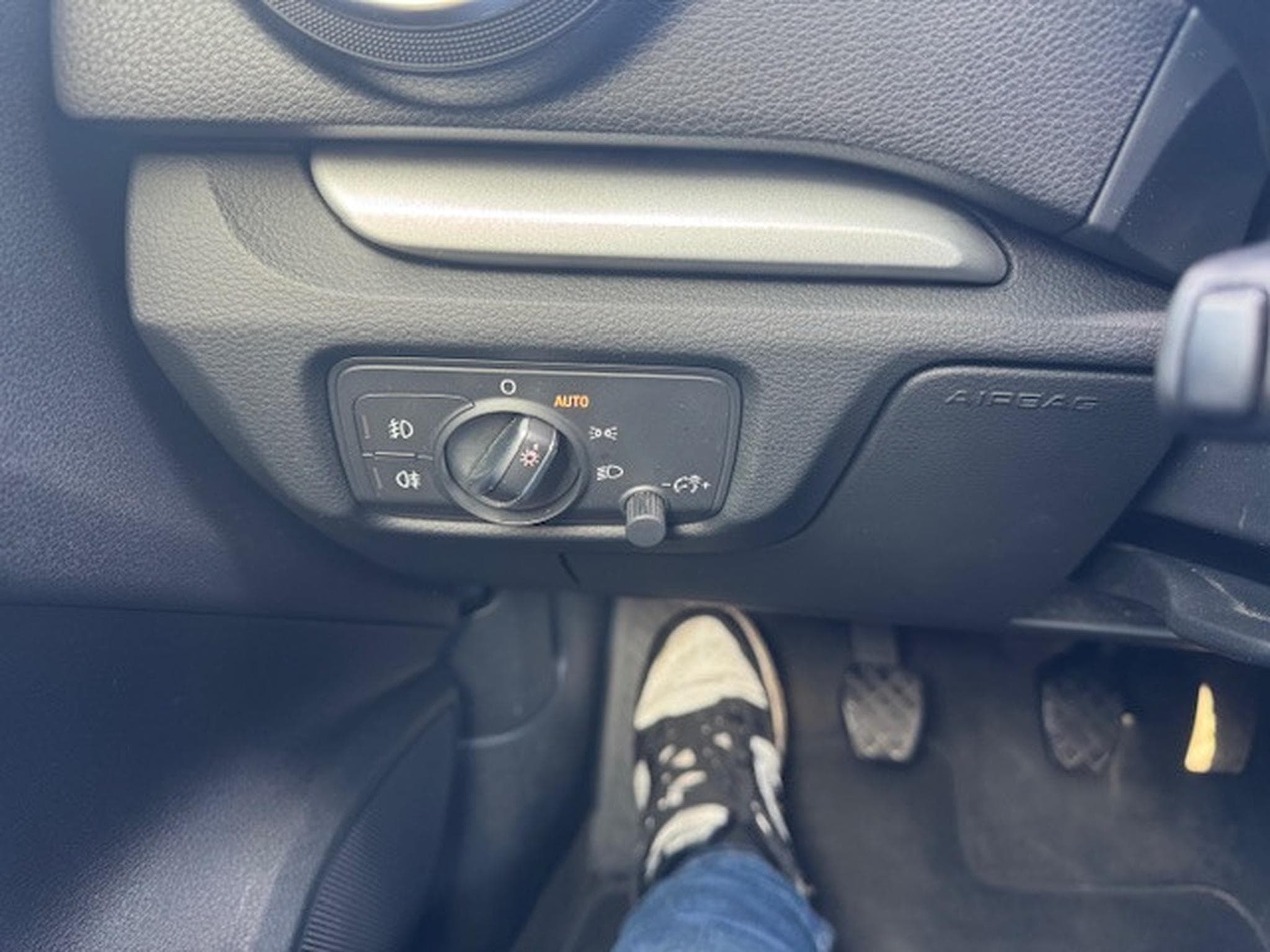 Audi A3 AUDI A3 NAVI XENON MFL TEMPOMAT BII XENON (2015) - Photo 18