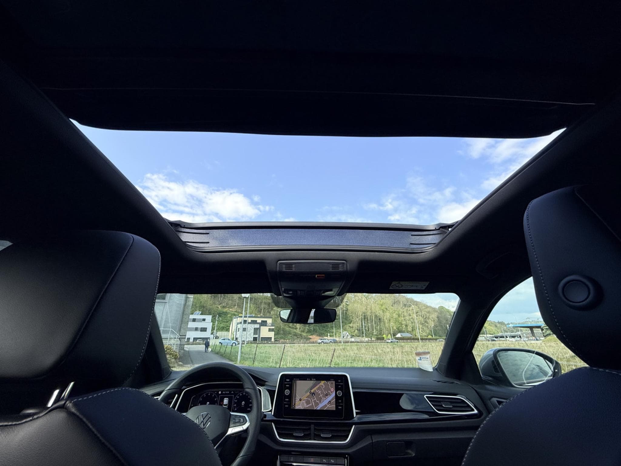 VW T-Roc R-line 2.0 TSI 190cv DSG 7 vitesses 4MOTION (2025) - Photo 4