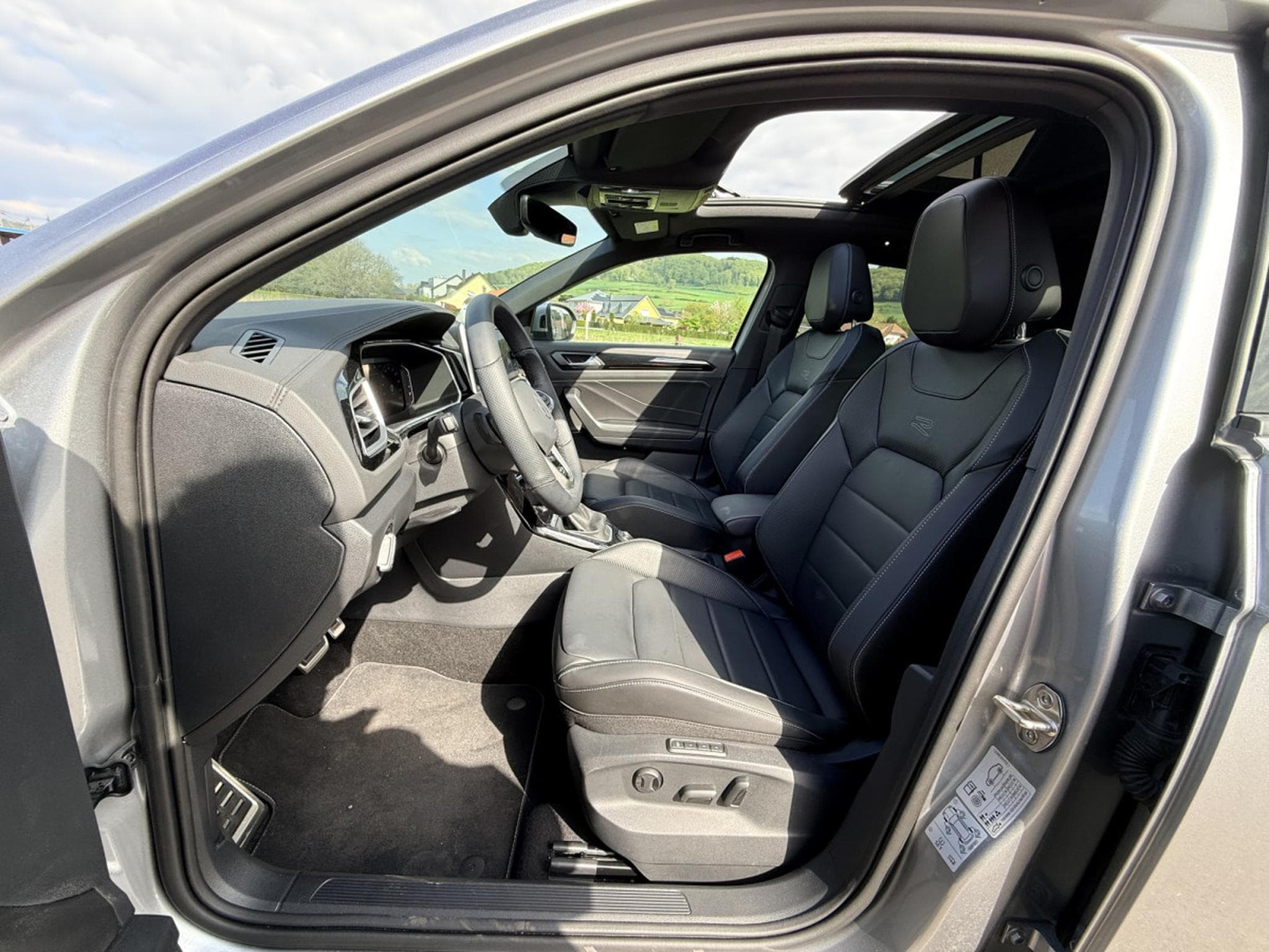 VW T-Roc R-line 2.0 TSI 190cv DSG 7 vitesses 4MOTION (2025) - Photo 5