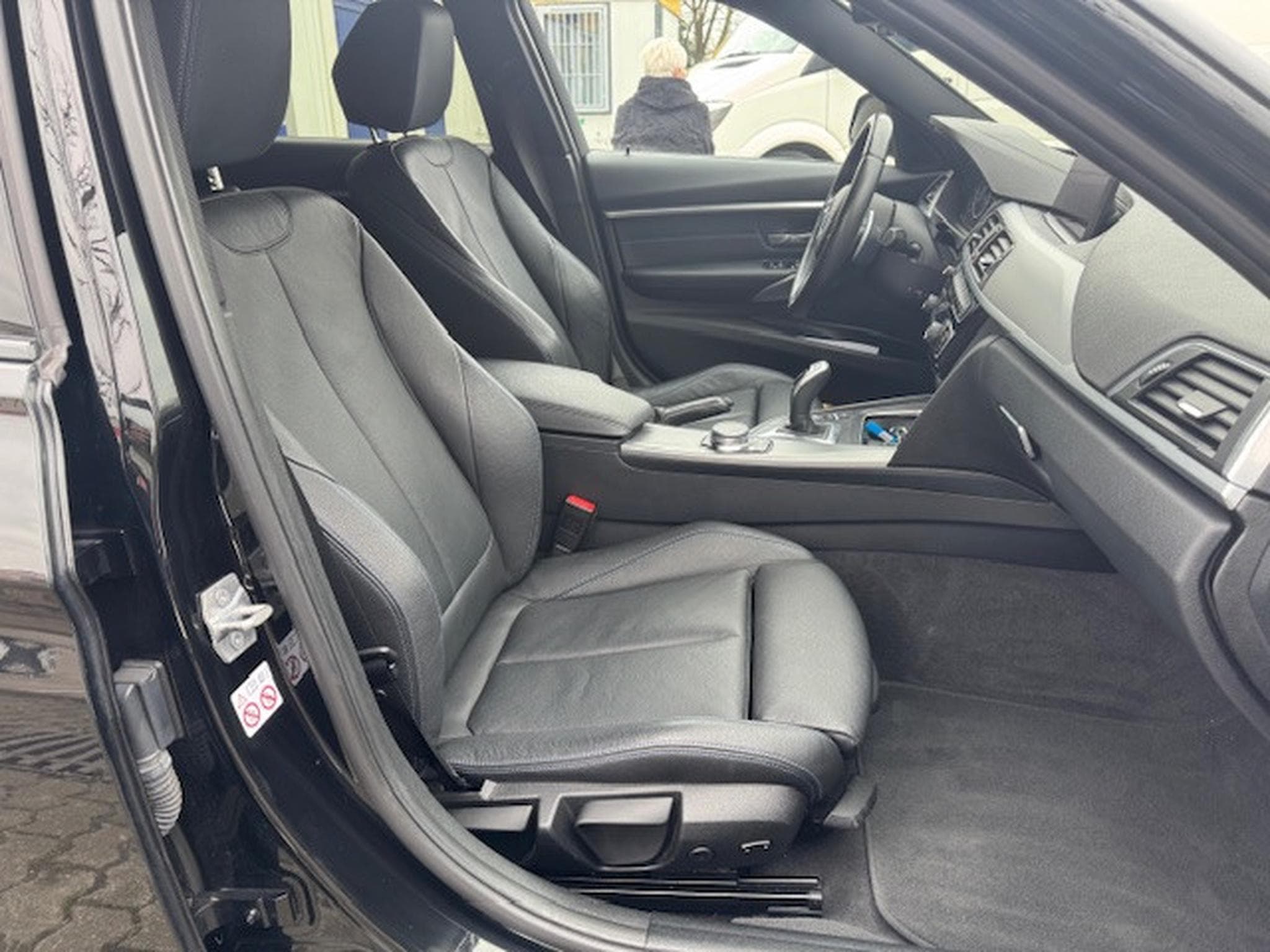 BMW 330 BMW 330 X DRIVE TOURING SHADOW LINE M SPORT PAKET STANDHEIZU (2019) - Foto 4