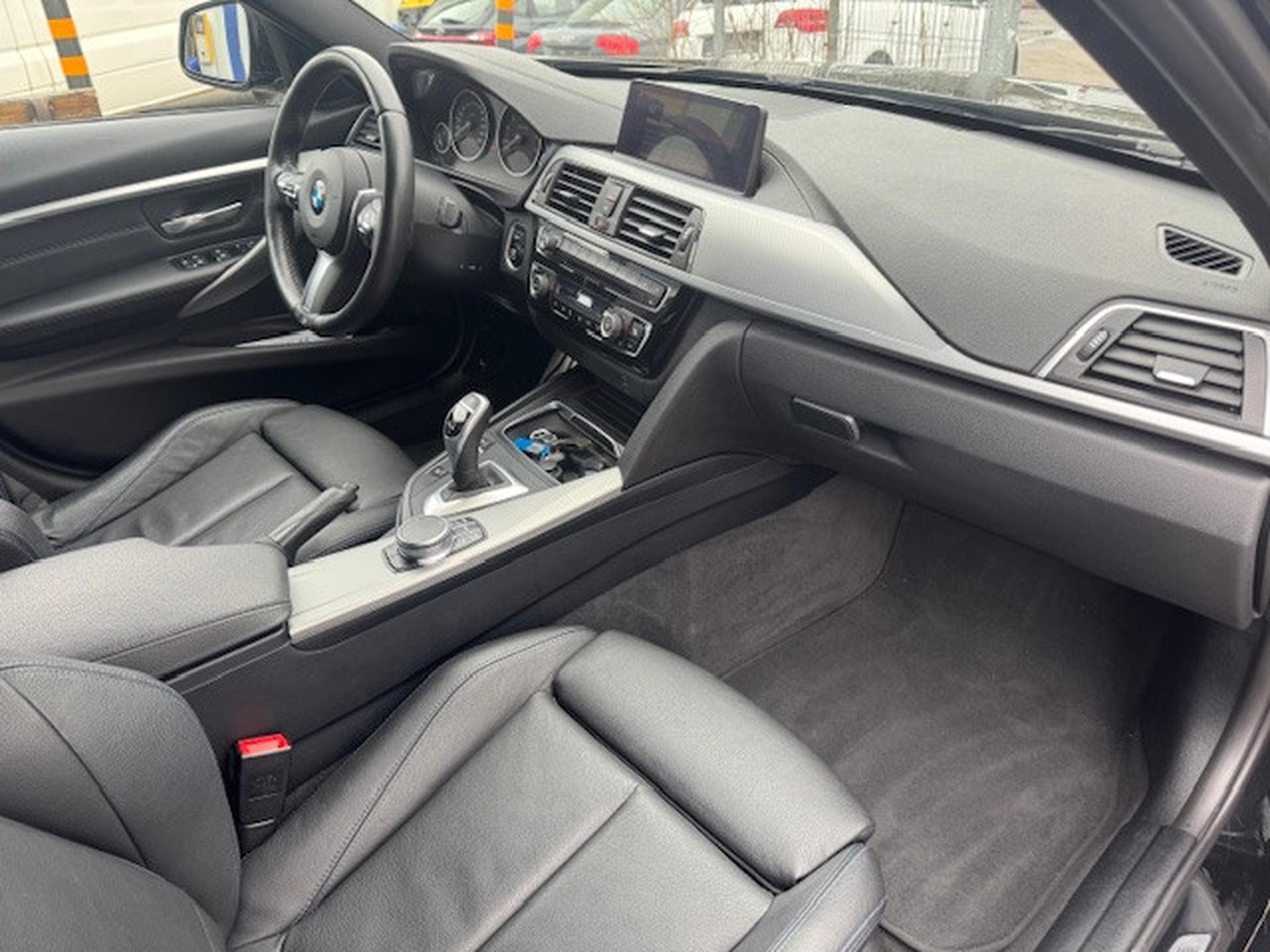 BMW 330 BMW 330 X DRIVE TOURING SHADOW LINE M SPORT PAKET STANDHEIZU (2019) - Foto 5