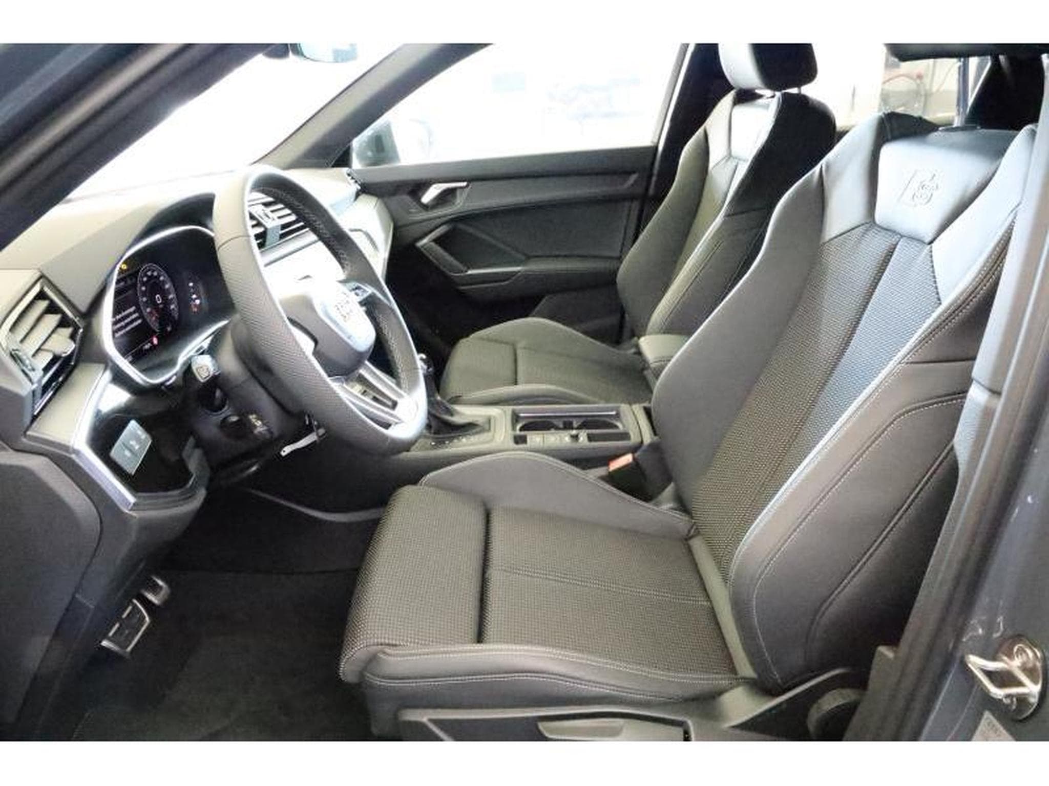 Audi Q3 Sportback (2025) - Foto 4