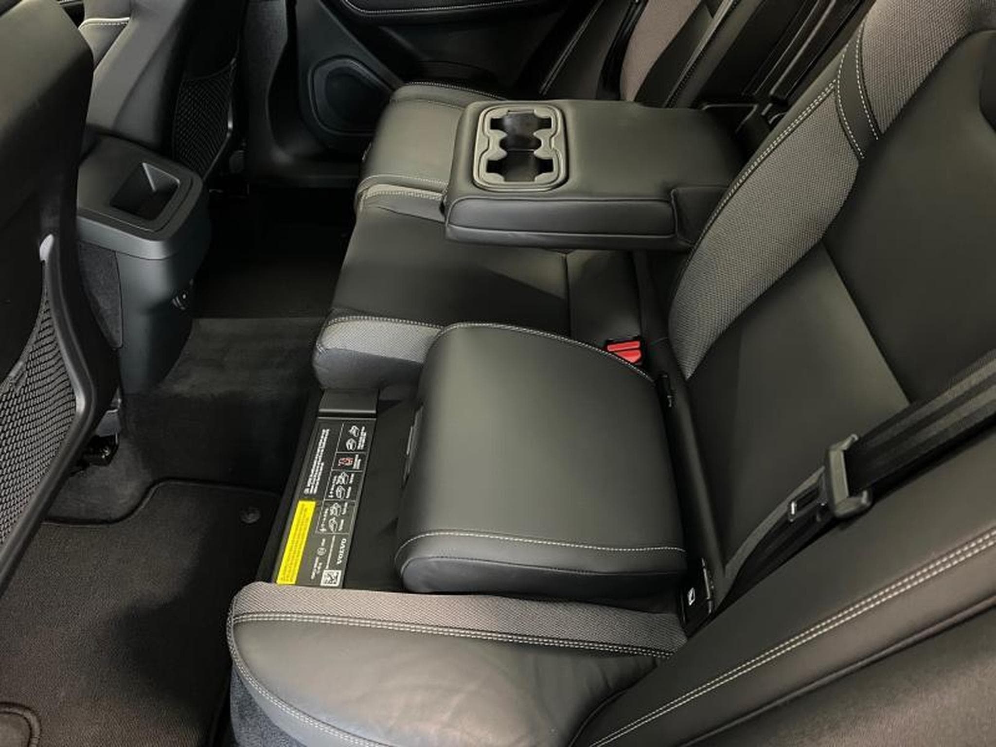 Volvo XC60 Black Edition (2025) - Foto 16