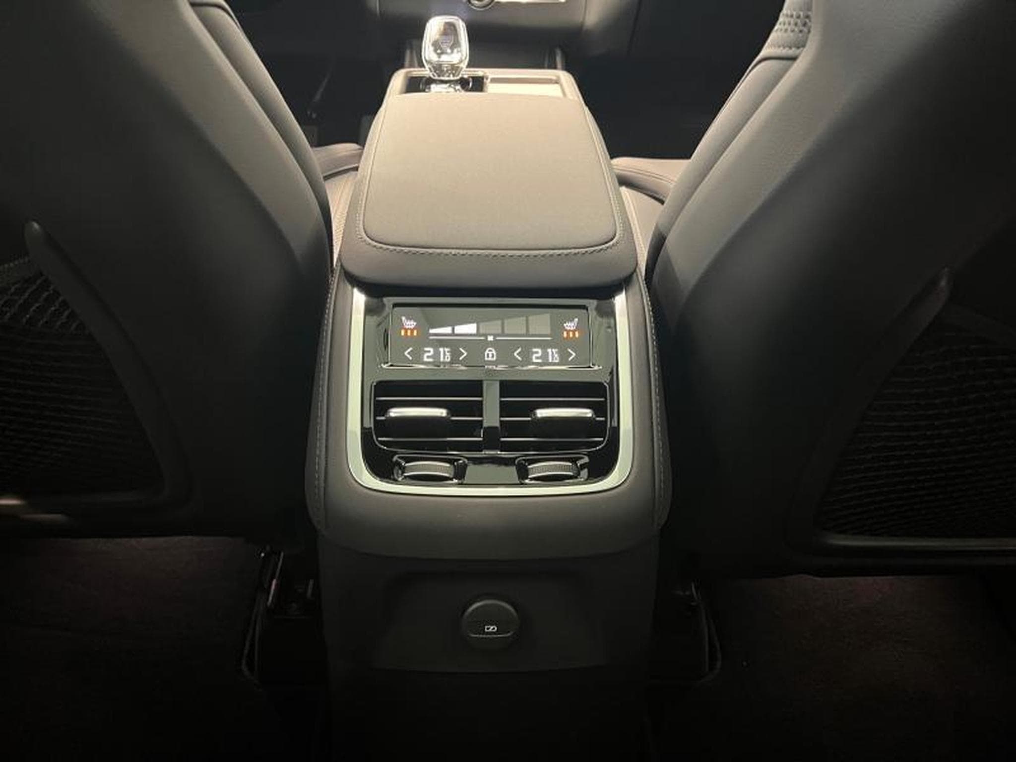 Volvo XC90 Plus Dark (2025) - Foto 17