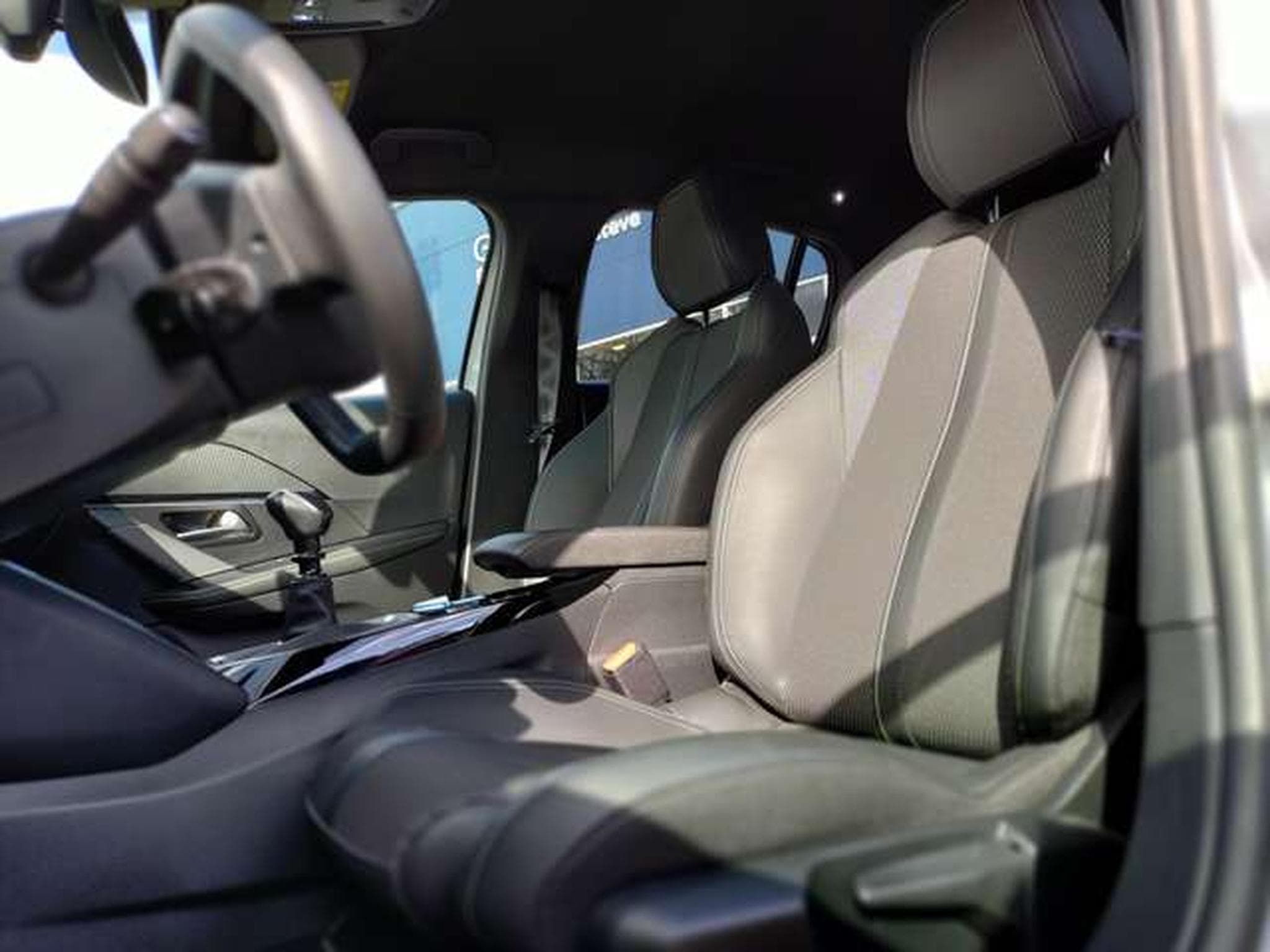 Peugeot 208 GT (2025) - Photo 7