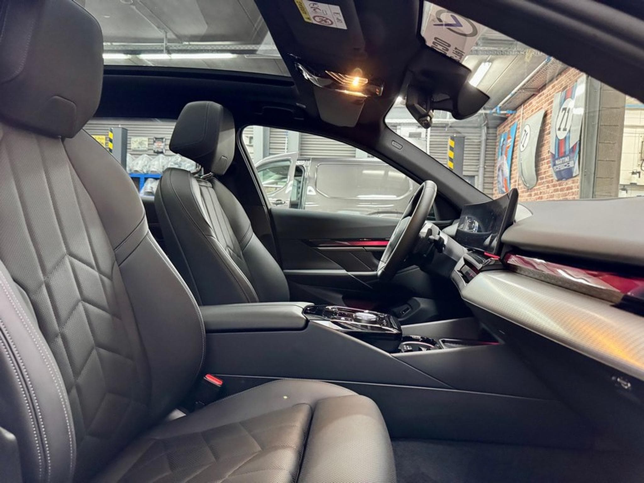 BMW 520 520dA Touring 2.0 197cv Auto xDrive M-SPORT (2025) - Photo 8