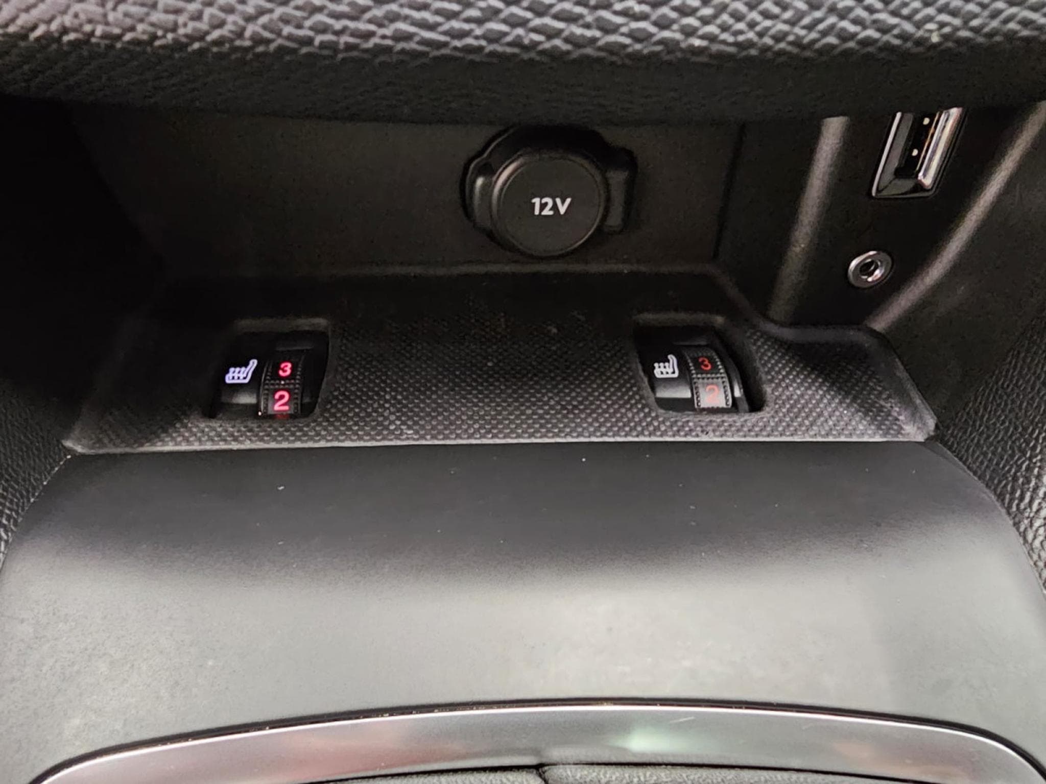 Peugeot 308 SW GT 205 PANO CUIR NAVI (2016) - Photo 13