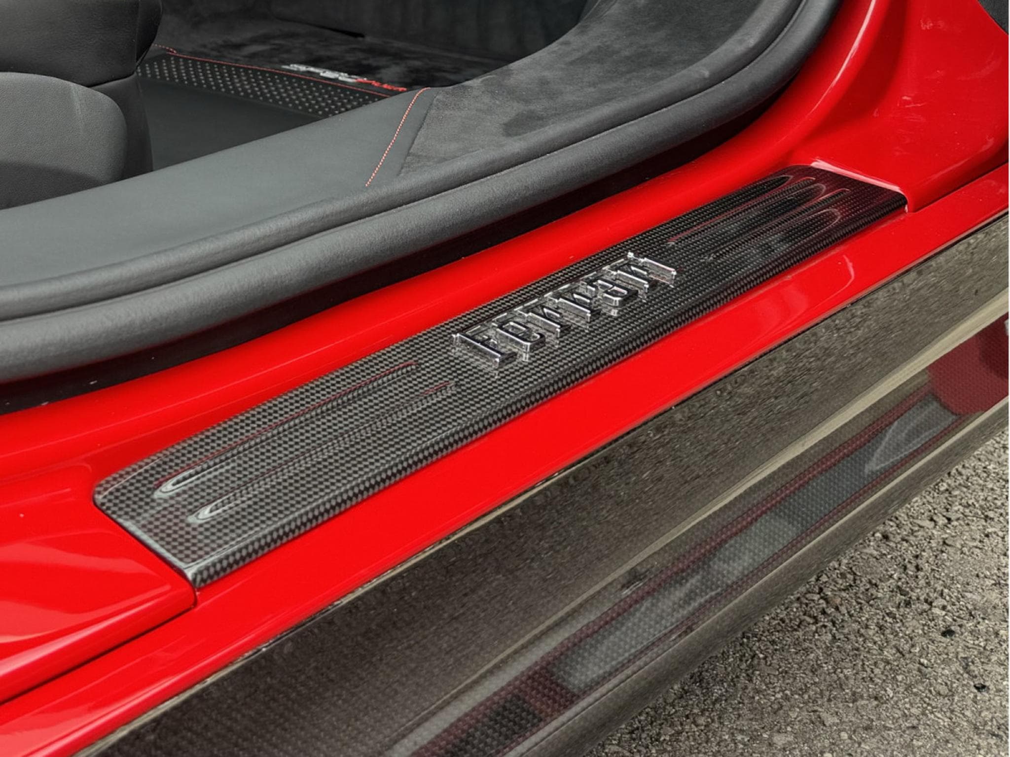 Ferrari SF90 REPRISES POSSIBLE ... INZAHLUNGEN MÖGLICH Full options Great (2023) - Photo 21