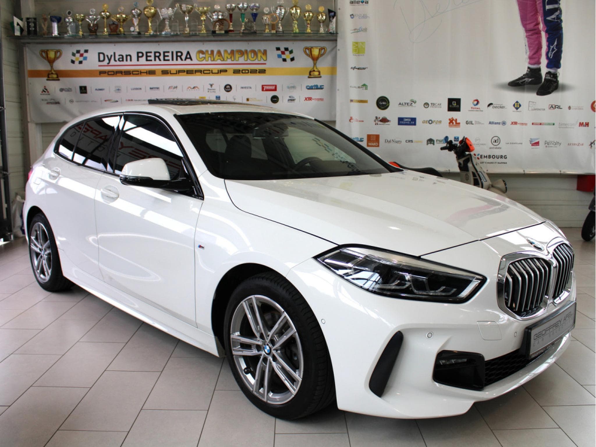 BMW 118 i M SPORT PAKET PANO CUIR NAVI 1 HAND (2020) - Photo 4