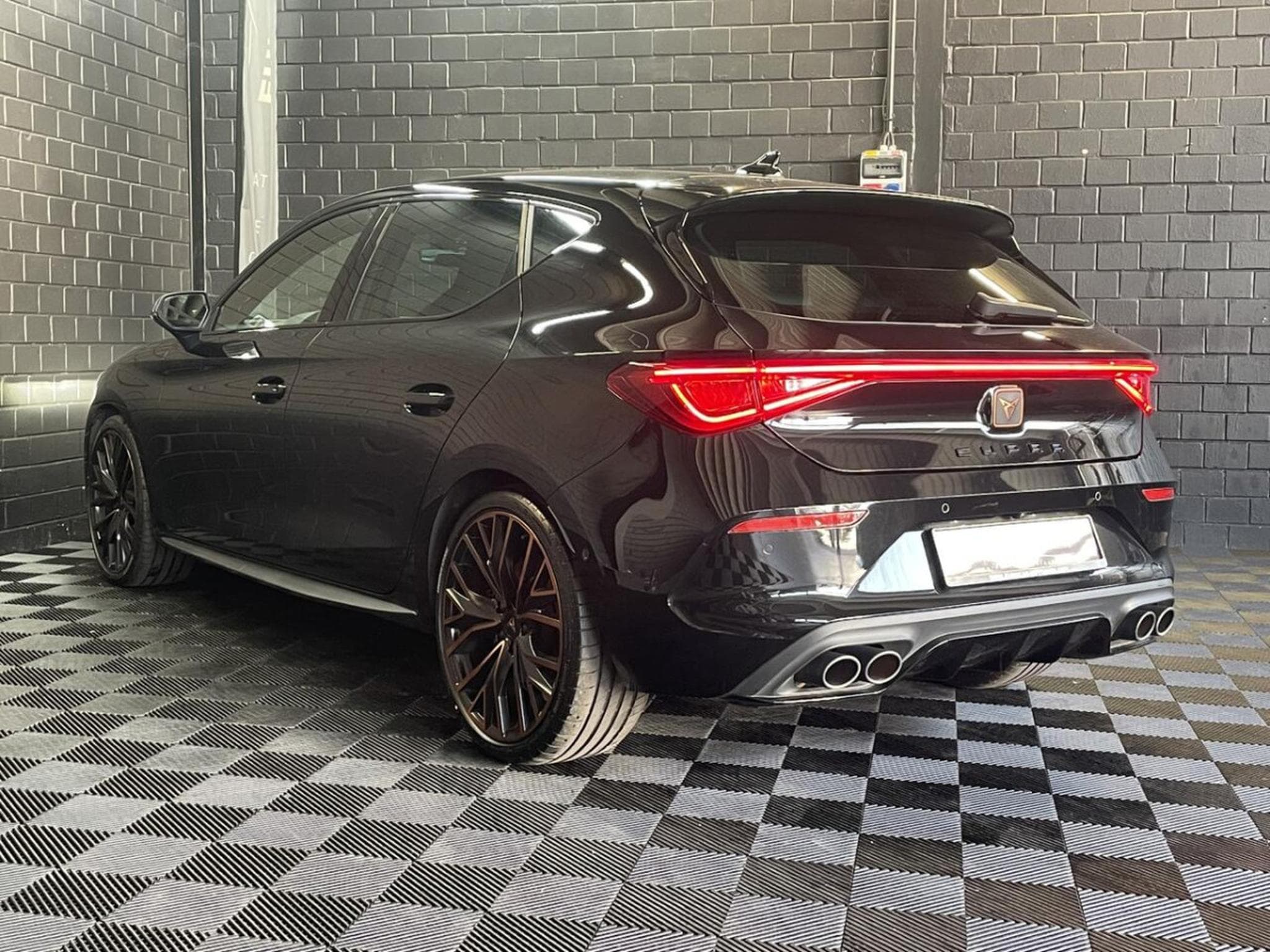 Cupra Leon 2.0 TSI 300CV * PANO* Volant SS * CUIR* (2024) - Photo 4