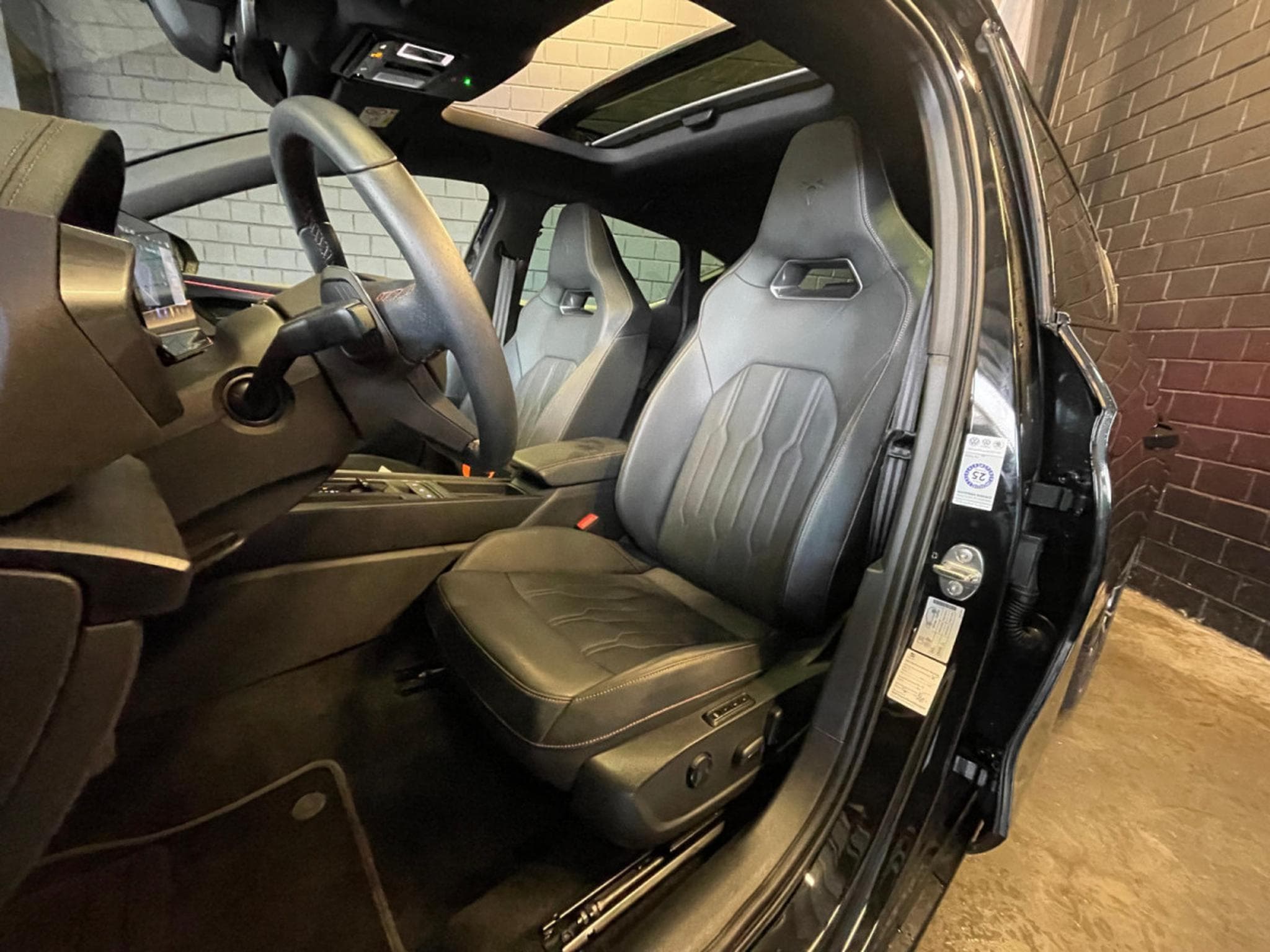 Cupra Leon 2.0 TSI 300CV * PANO* Volant SS * CUIR* (2024) - Photo 7