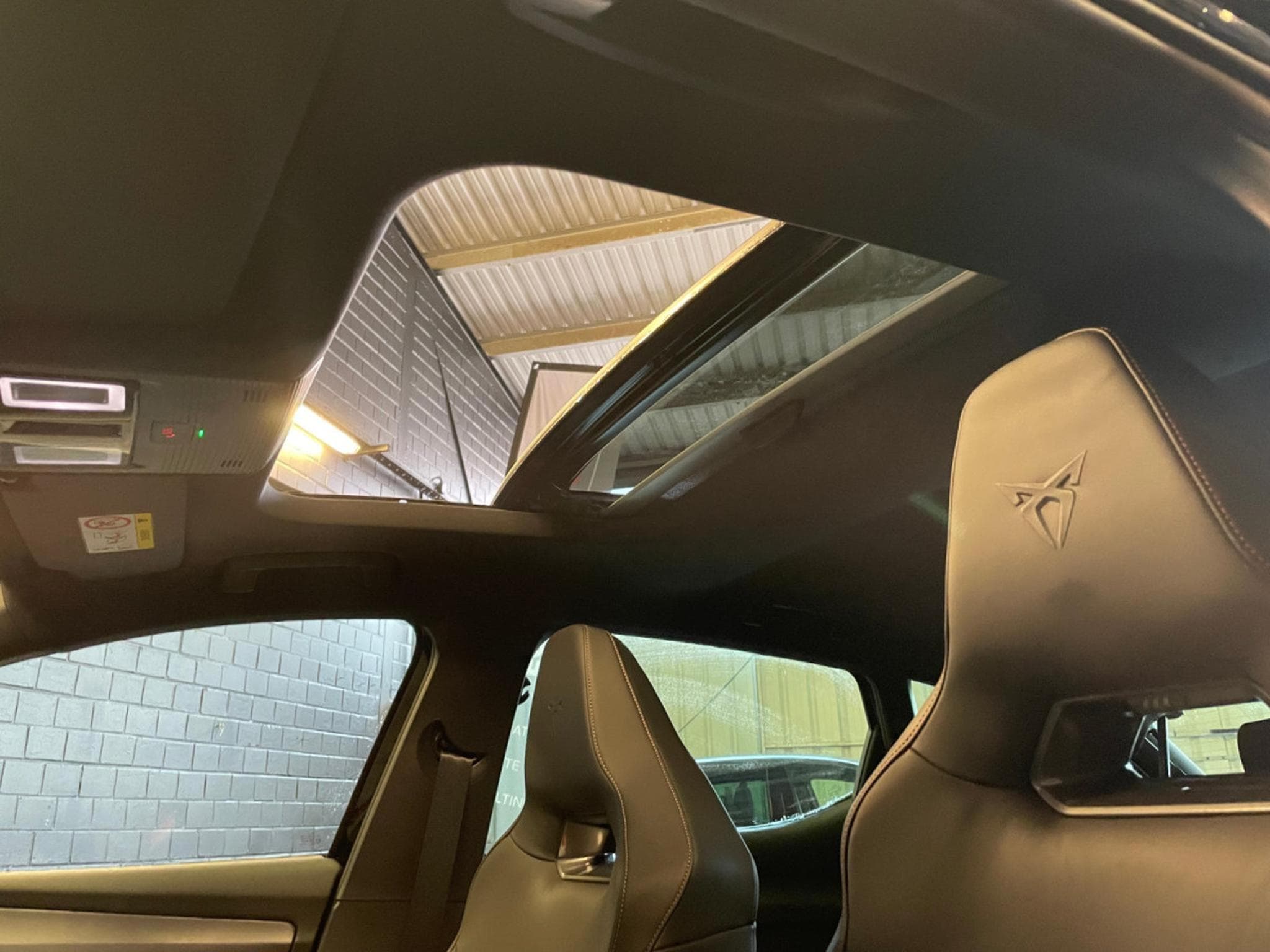 Cupra Leon 2.0 TSI 300CV * PANO* Volant SS * CUIR* (2024) - Photo 8