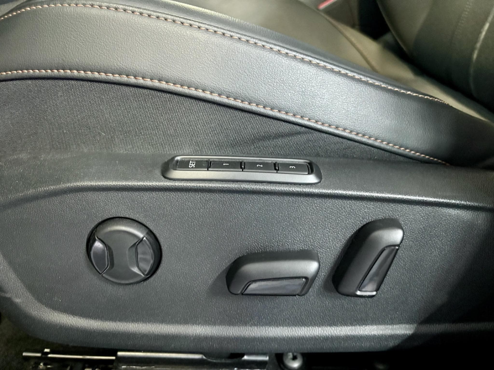 Cupra Leon 2.0 TSI 300CV * PANO* Volant SS * CUIR* (2024) - Photo 9