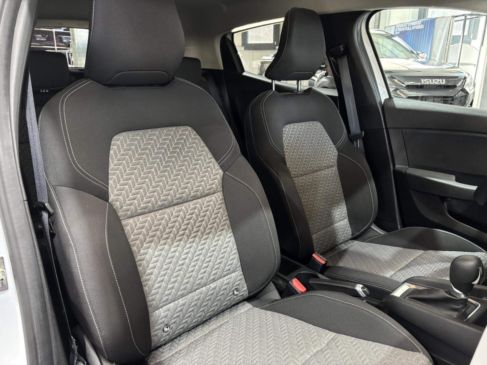 Renault Clio 1.0 TCe Techno Automatic (2023) - Foto 12