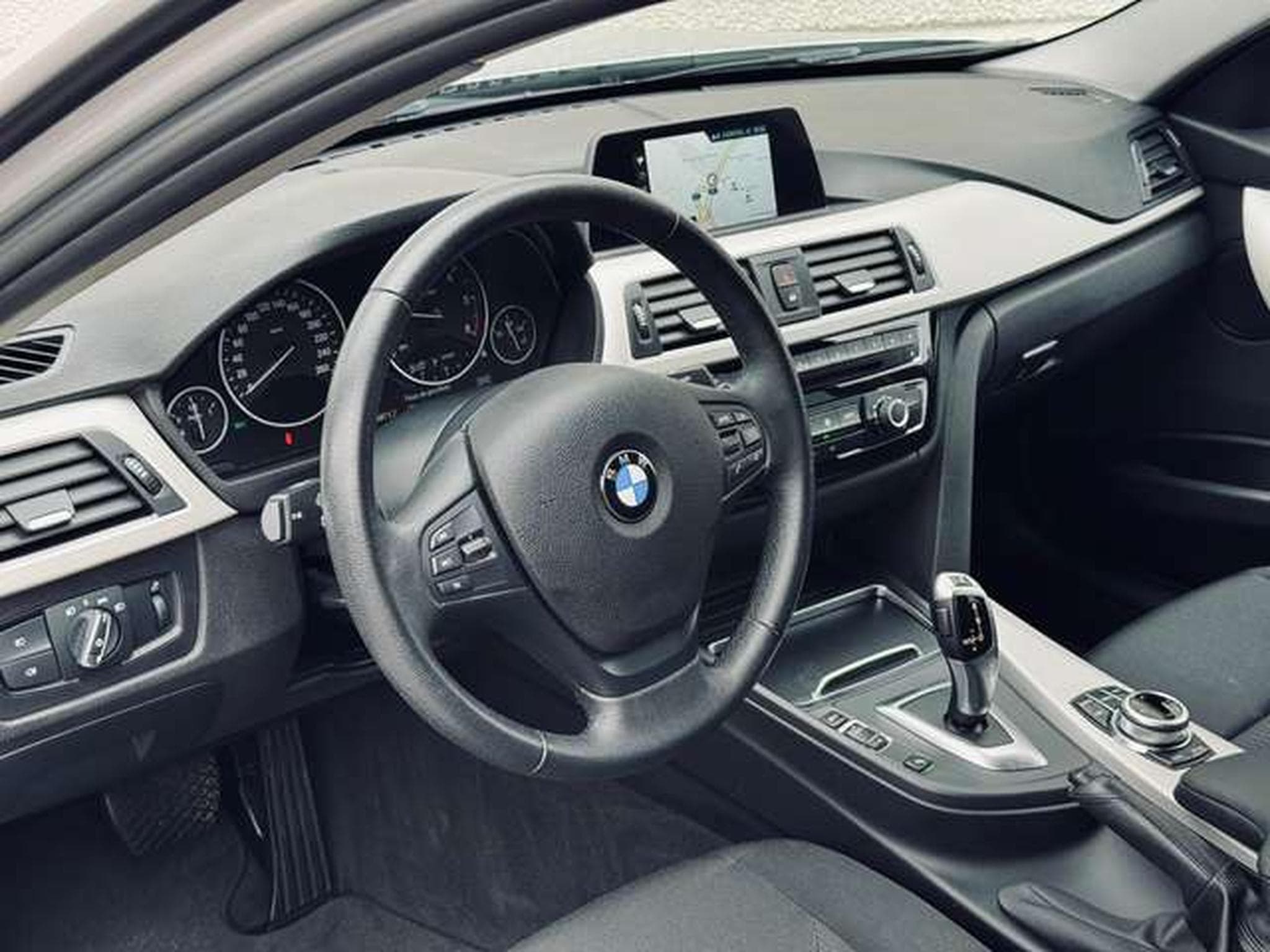 BMW 316 316 dA (2017) - Foto 11