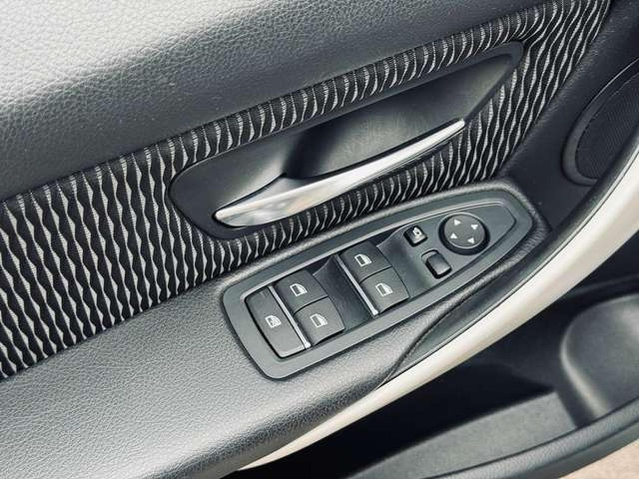 BMW 316 316 dA (2017) - Foto 12