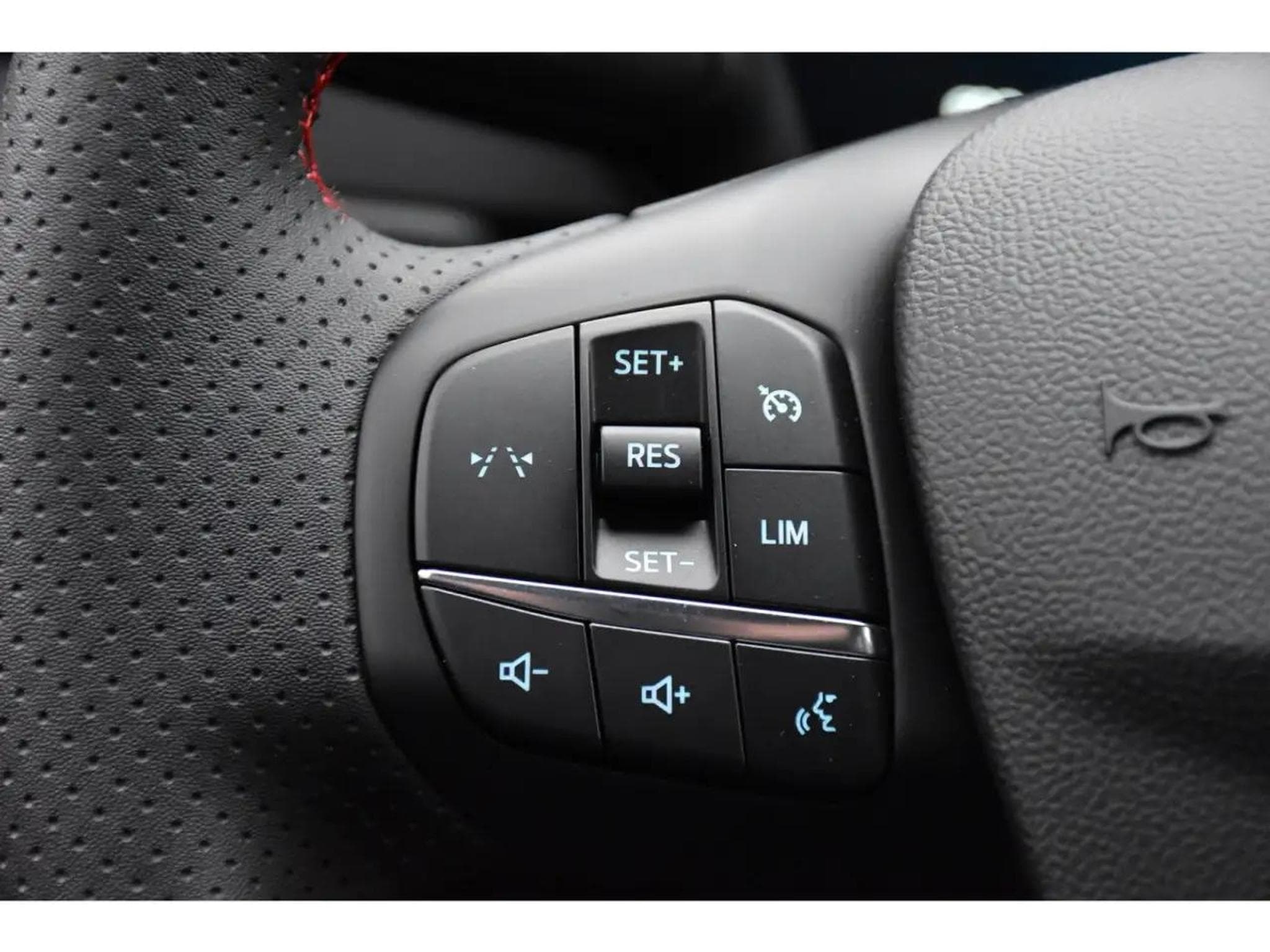 Ford Kuga (2025) - Photo 22