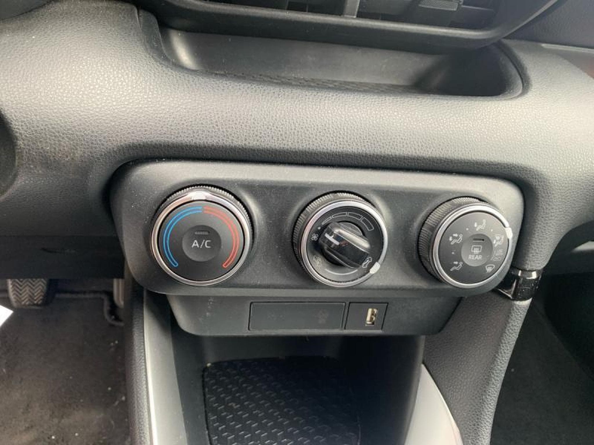 Toyota Yaris DYNAMIC (2021) - Photo 9