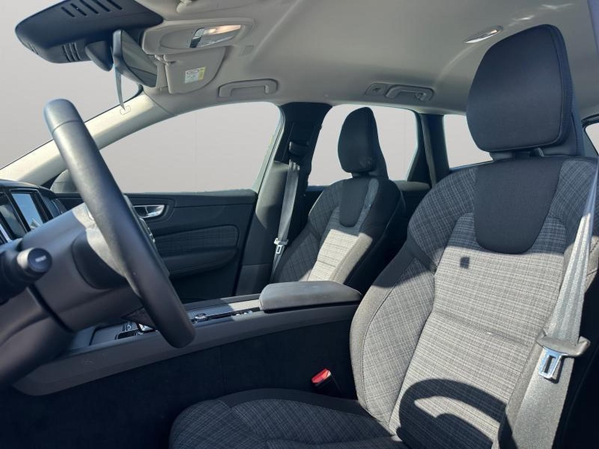 Volvo XC60 B4 Core / Diesel (2023) - Foto 10