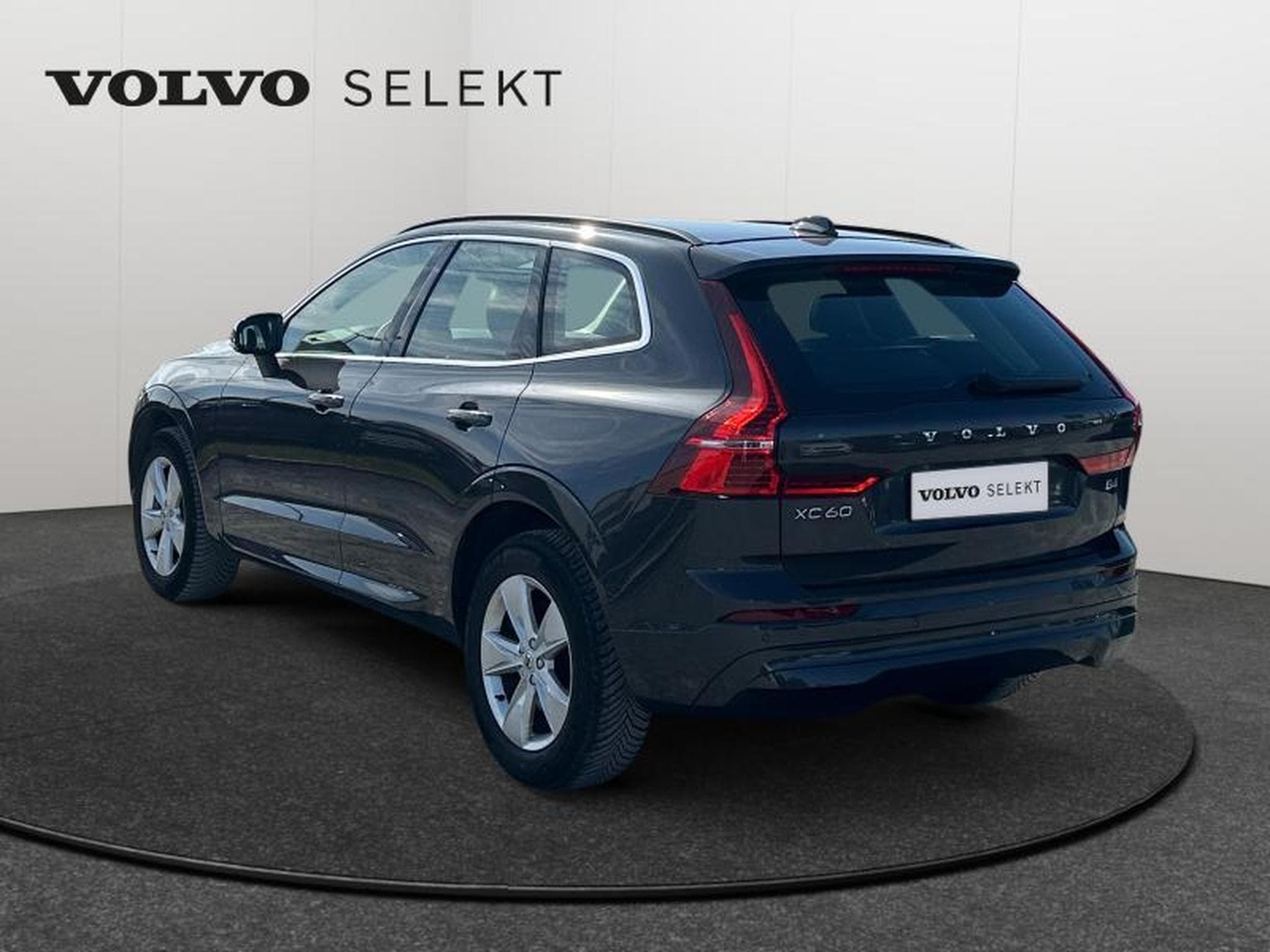 Volvo XC60 B4 Core / Diesel (2023) - Foto 2