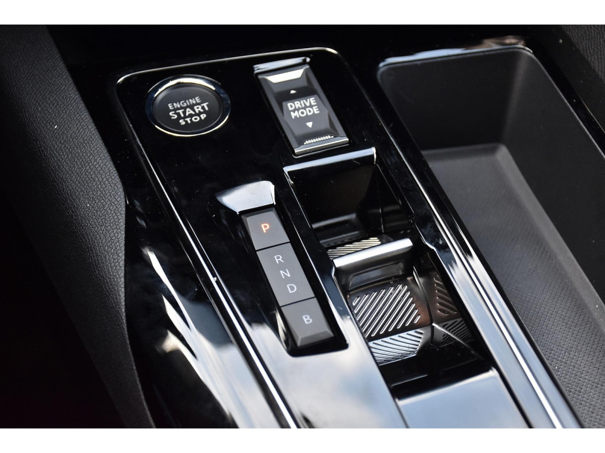 Peugeot 3008 1.6 Hybrid PHEV 224 Allure e-EAT8 LANE SIDE CAM 1° MAIN (2022) - Photo 17