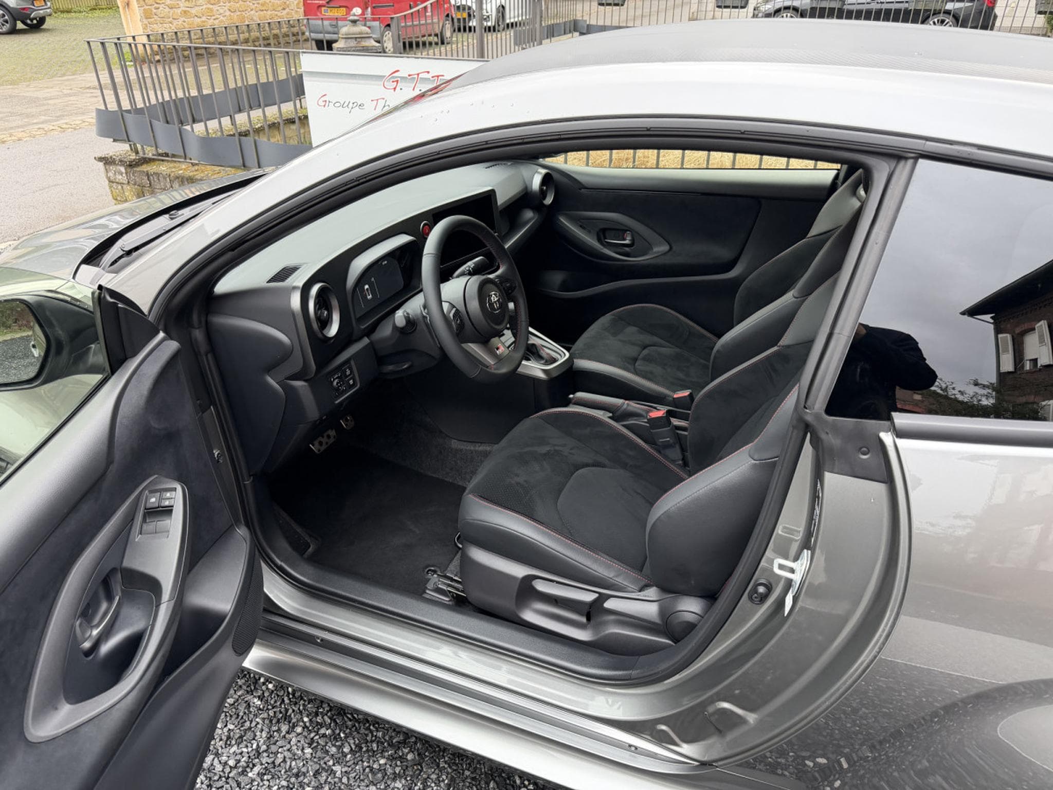 Toyota Yaris GR Facelift 281 BVA8 full track (2026) - Foto 12