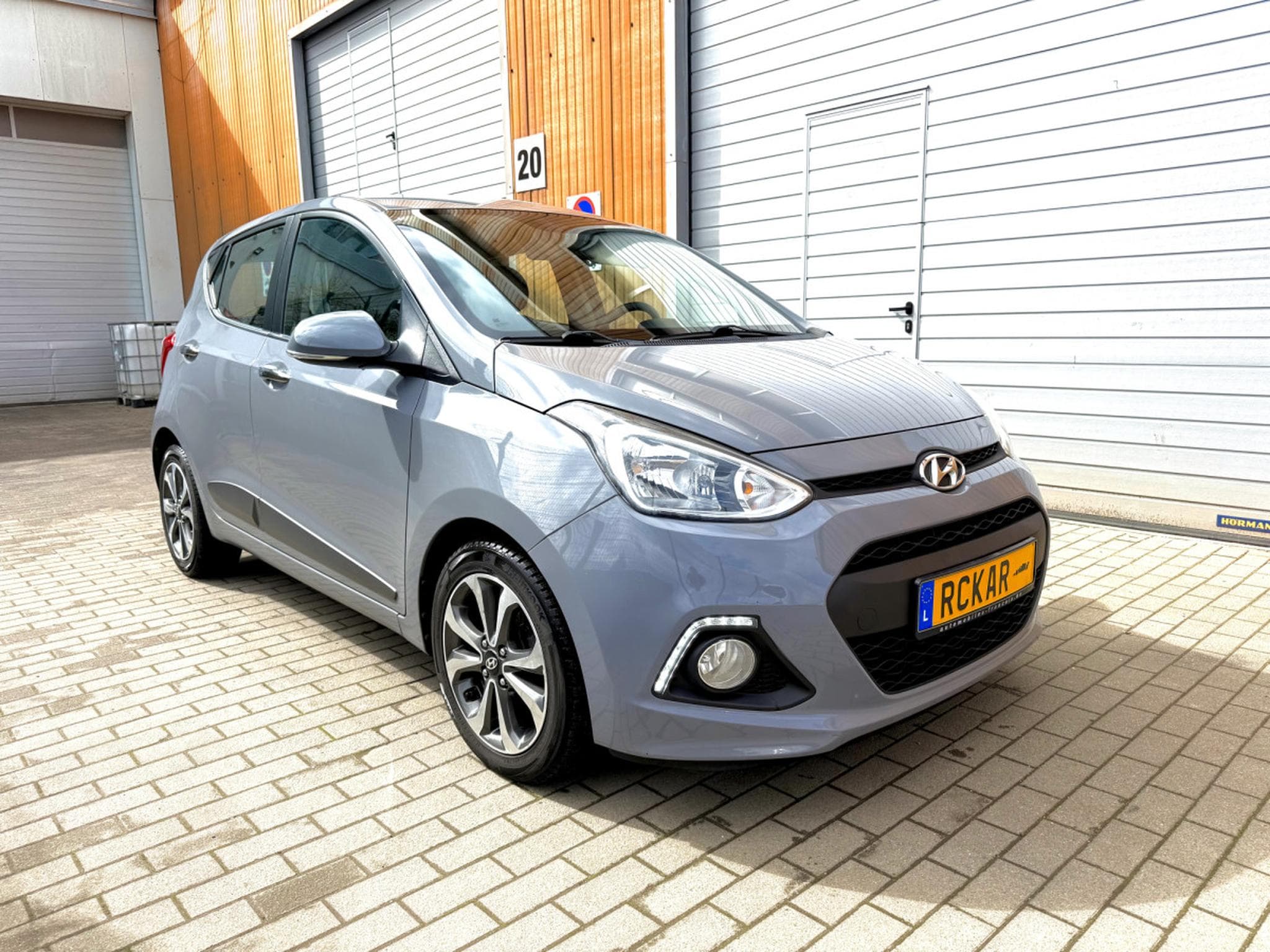 Hyundai i10 1.2i 87  Passion (2015) - Photo 2