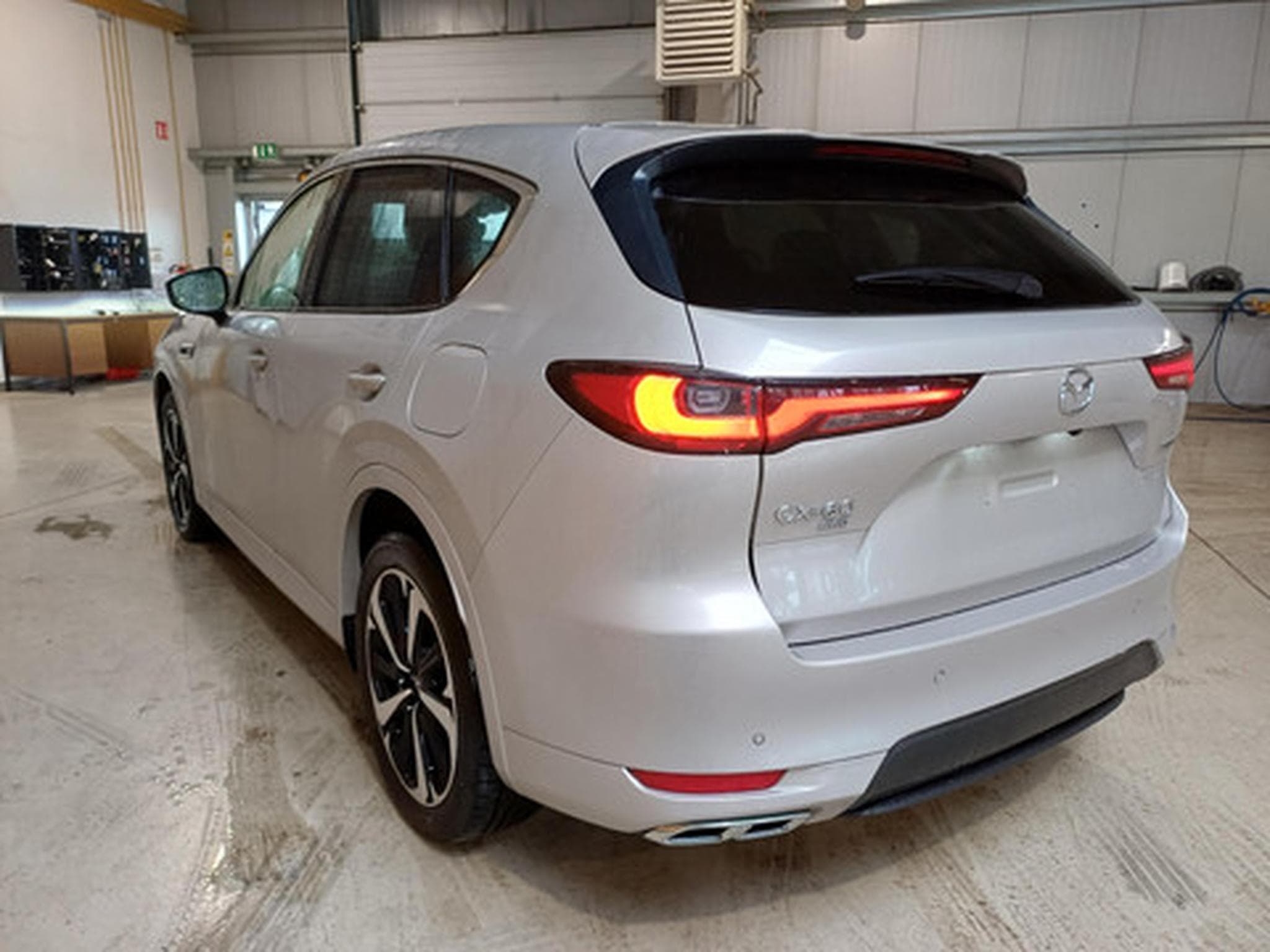 Mazda CX-60 2.5L e-SKYACTIV PHEV 327ps 8AT AWD TAKUMI (2026) - Photo 5