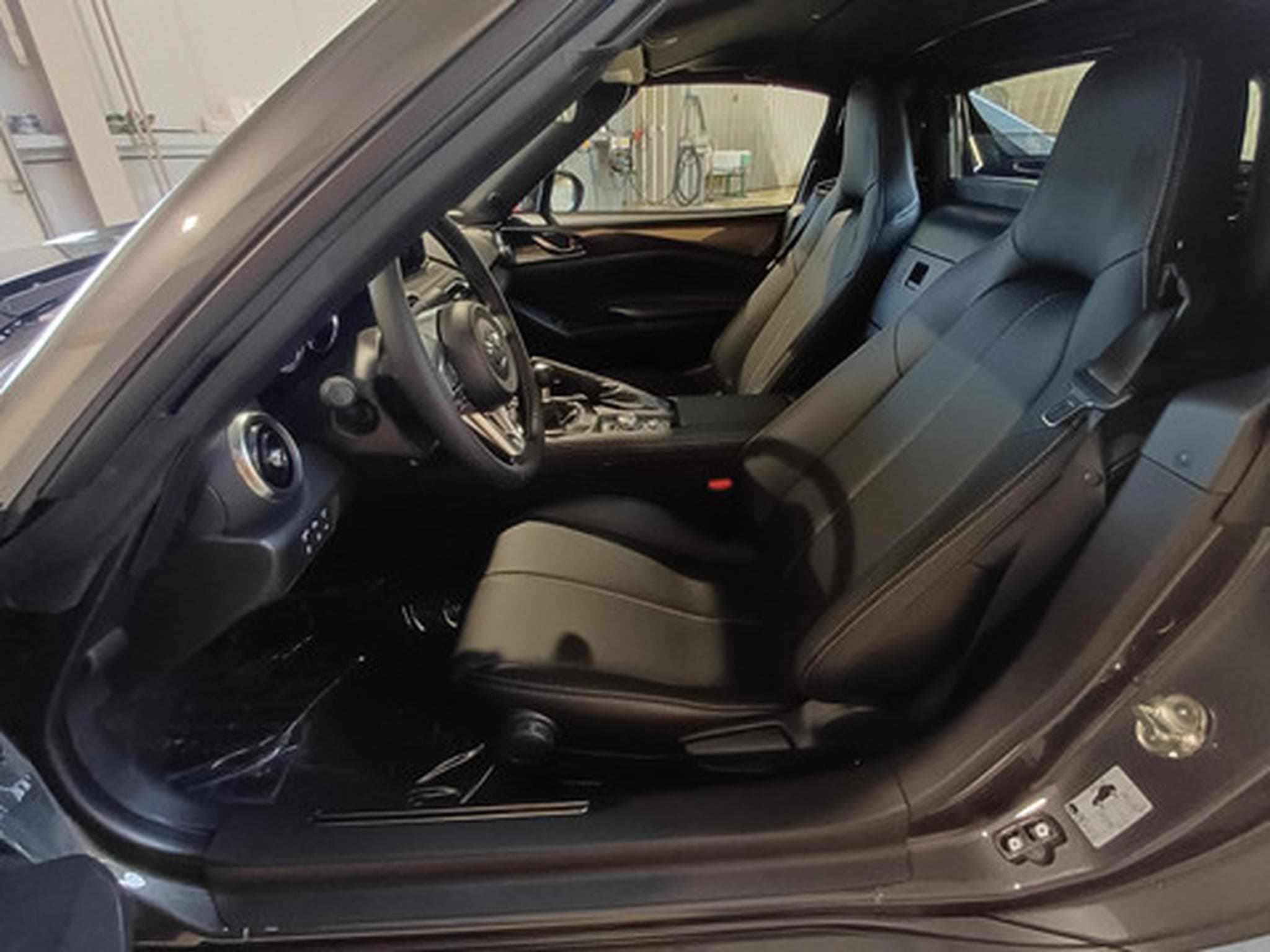 Mazda MX-5 1.5 Skyactiv-G 97kW Exclusive-Line RF (2026) - Photo 10