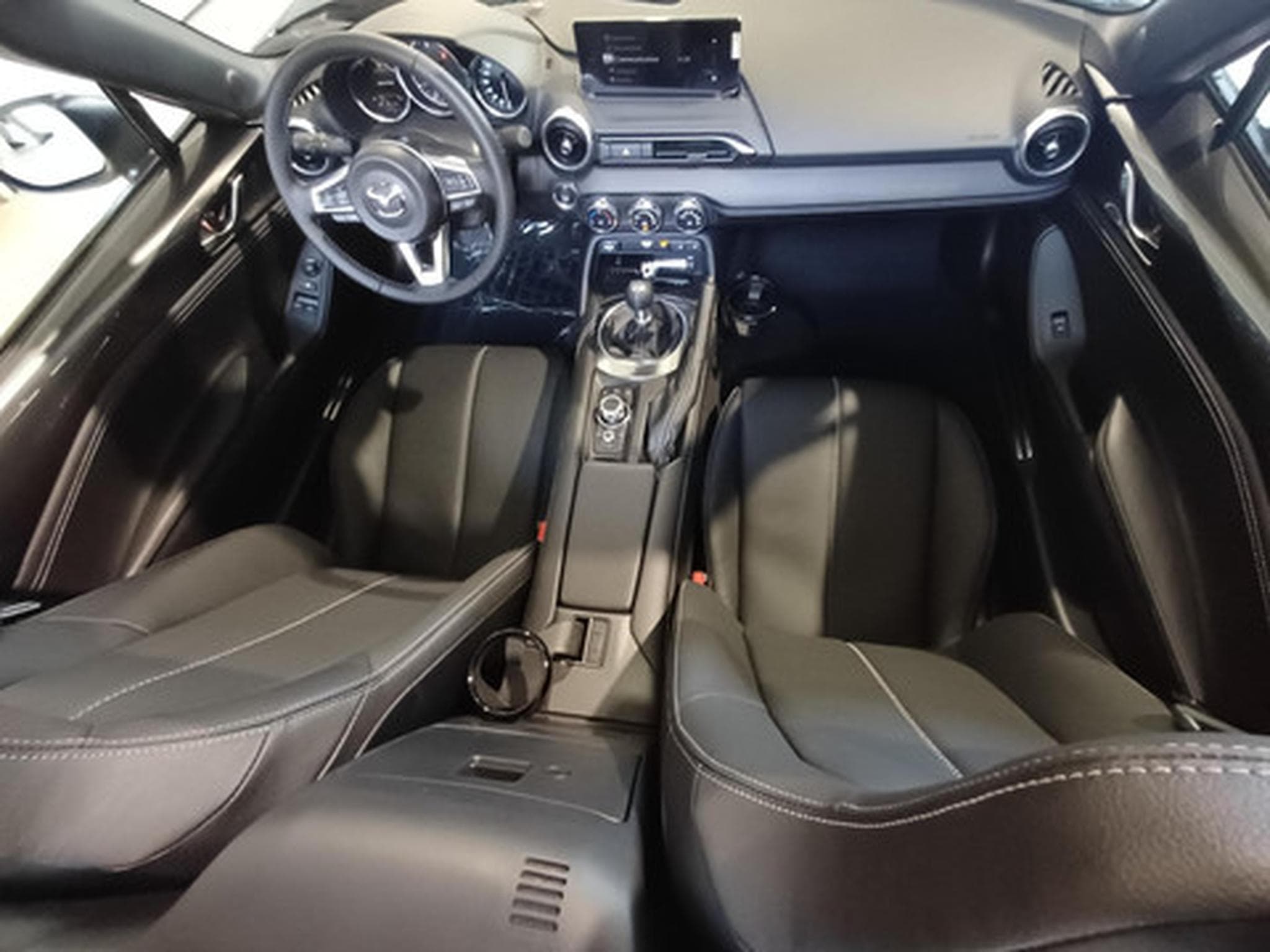 Mazda MX-5 1.5 Skyactiv-G 97kW Exclusive-Line RF (2026) - Photo 9