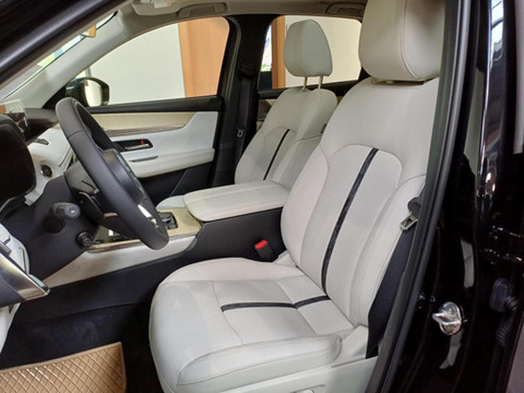 Mazda CX-60 2.5 e-SkyActiv PHEV Takumi (2026) - Photo 9