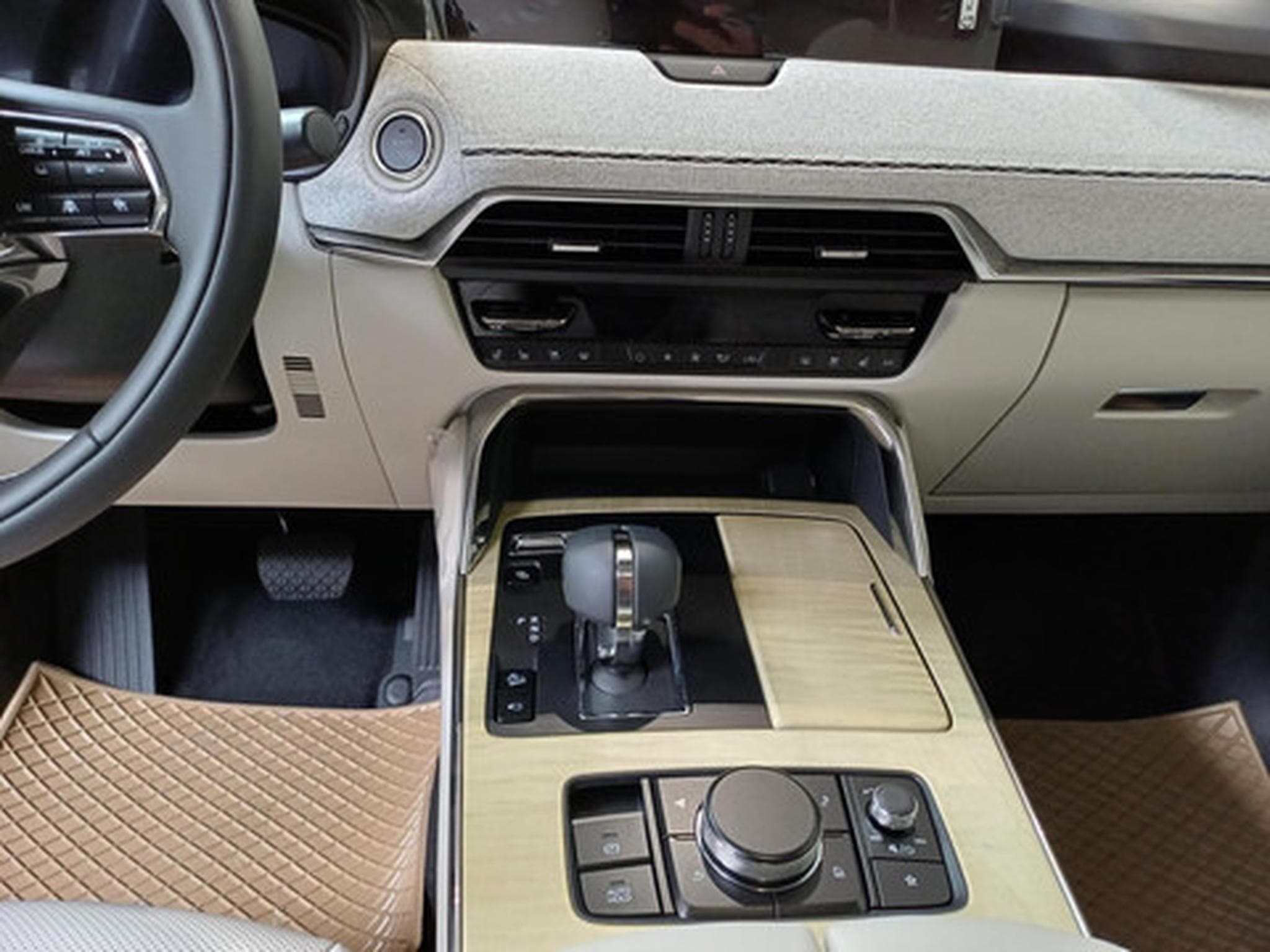 Mazda CX-60 2.5 e-SkyActiv PHEV Takumi (2026) - Photo 6