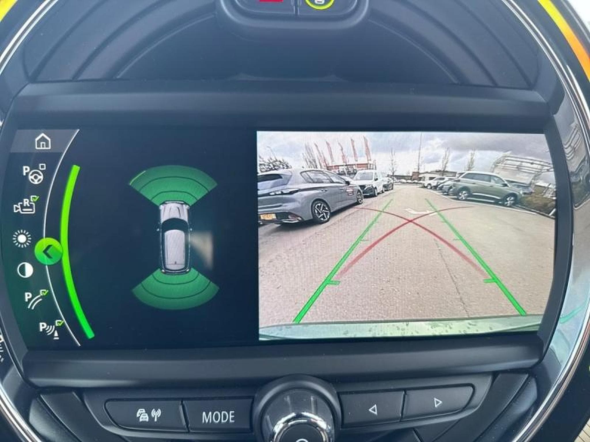 MINI Countryman Cooper SE 136ch + 88ch ALL4 BVA6 7cv (2020) - Photo 8