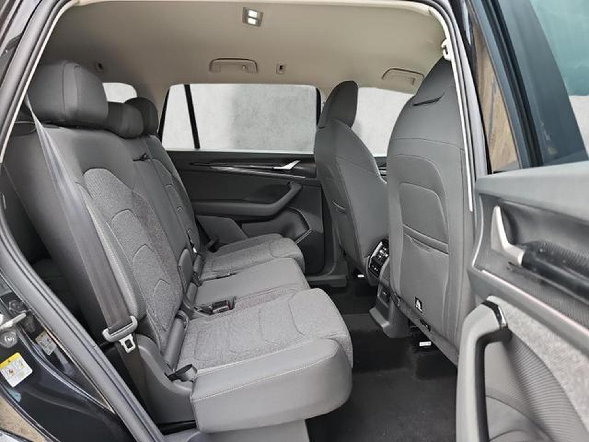 Skoda Kodiaq 2.0 TDI 110 kW Selection (2026) - Photo 13