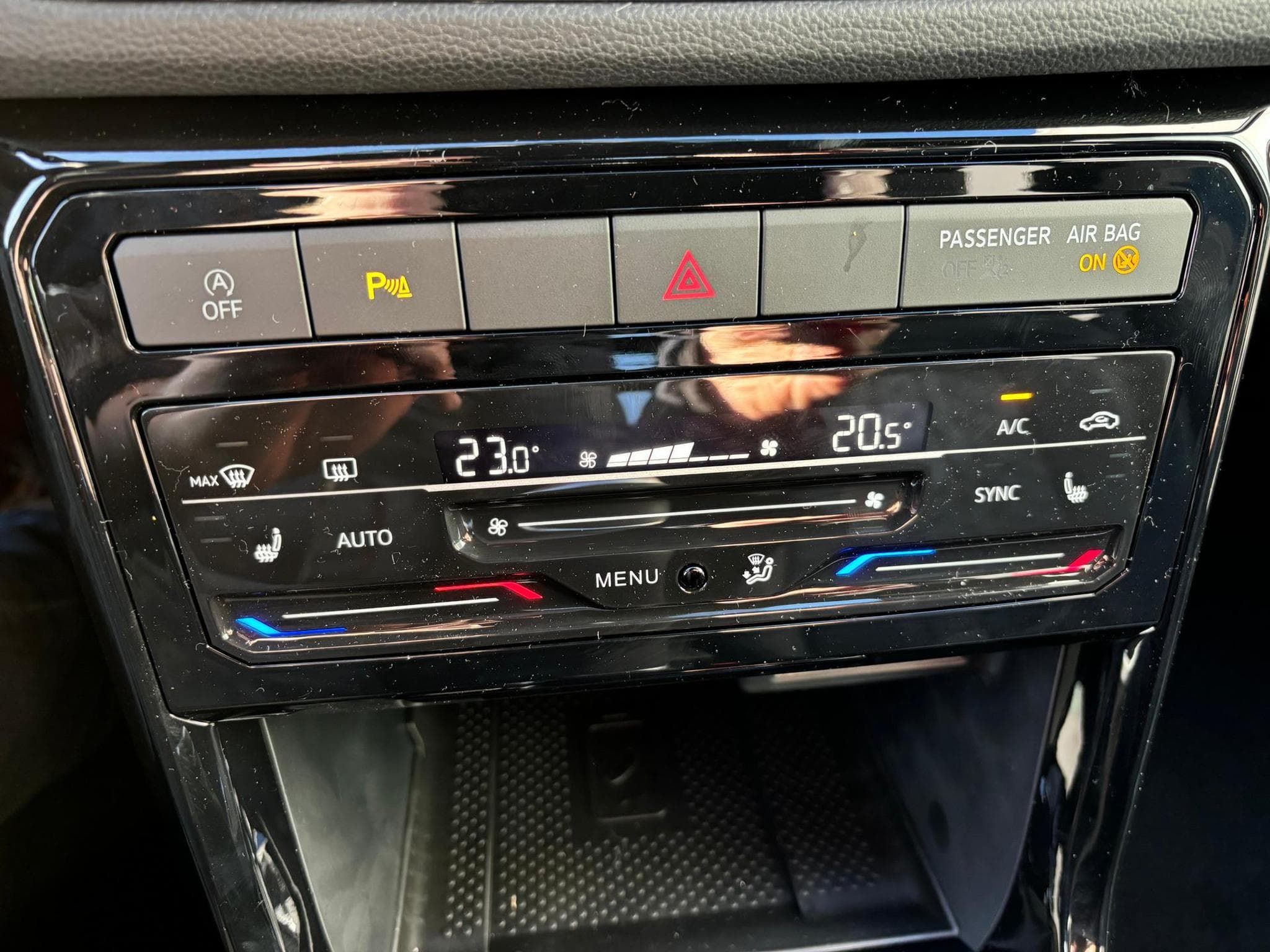 VW T-Cross R-Line Limited (1970) - Photo 10