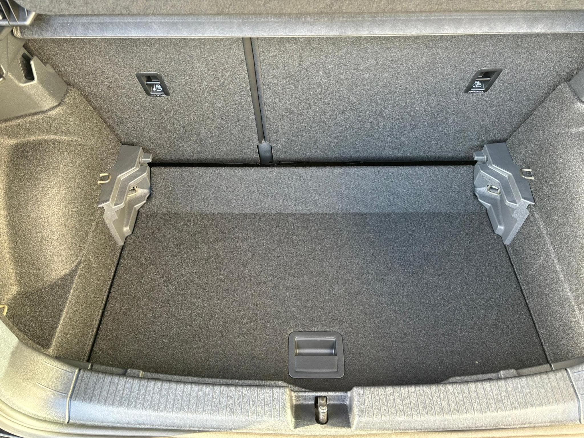 VW T-Cross R-Line Limited (1970) - Photo 9