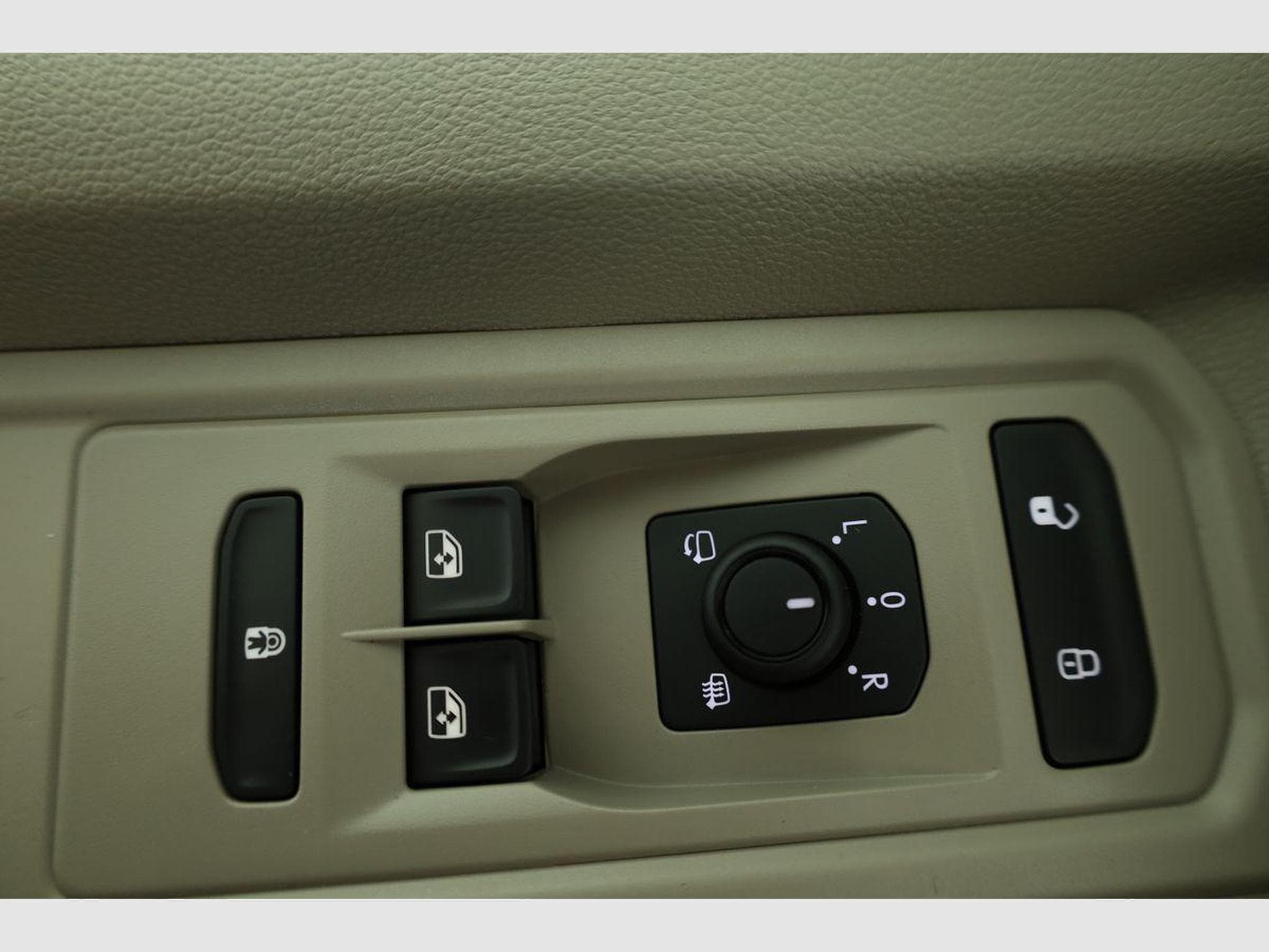 VW T7 eHybrid 4M Business (2026) - Photo 7