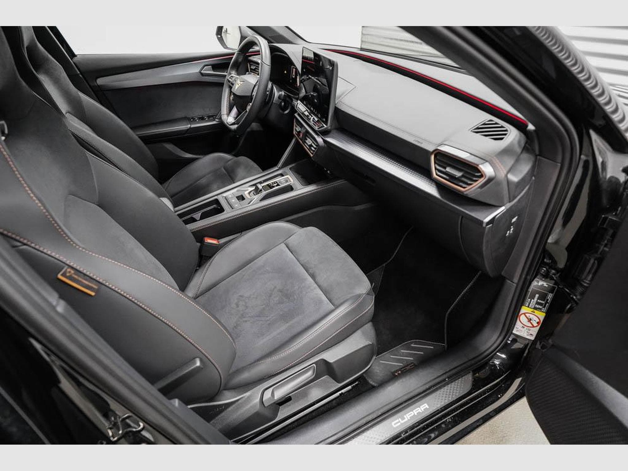 Cupra Leon ST 2,0 TSI (2025) - Photo 21